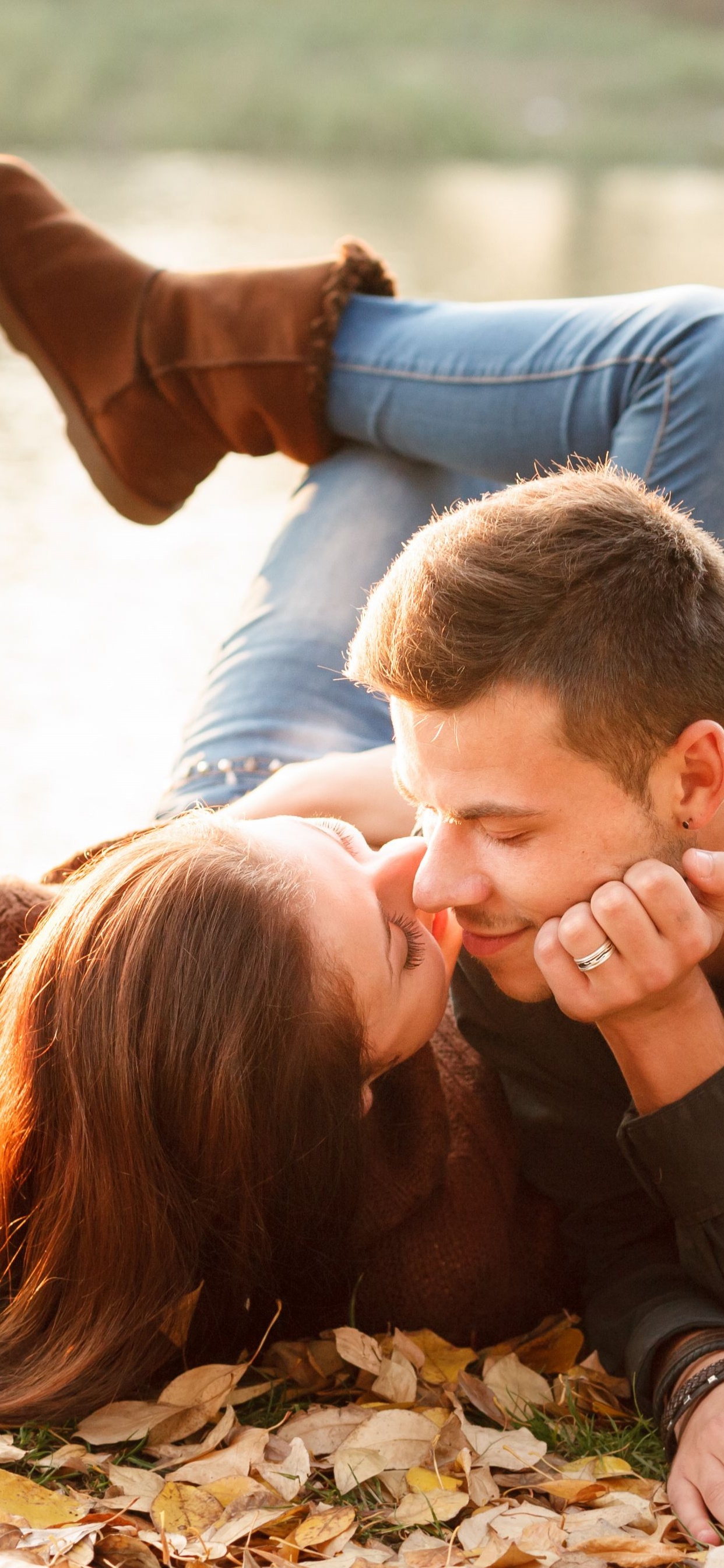 Обои роман, пара, Люди в природе, любовь, лист в разрешении 1242x2688