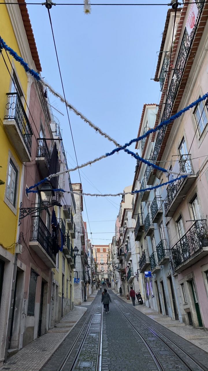 Обои дневное время, дорога, городок, соседство, инфраструктура в разрешении 720x1280