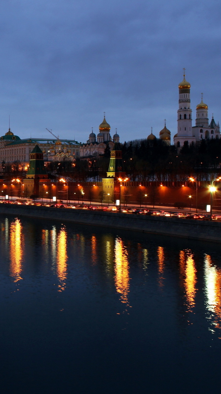 Обои водный путь, отражение, ночь, реки, ориентир в разрешении 750x1334