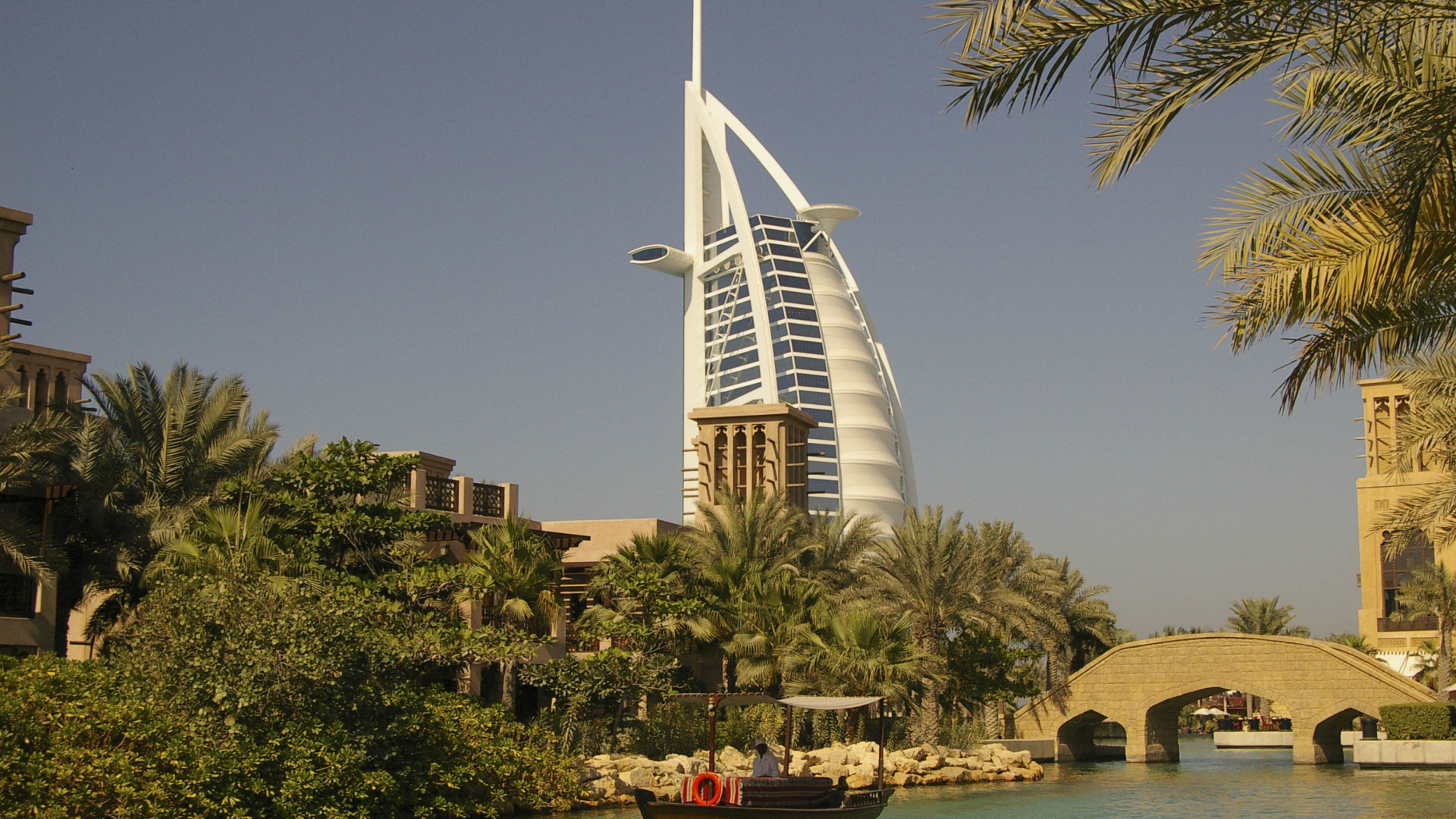Обои Бурдж Аль араб, достопримечательность, небоскреб, вышка, дерево в разрешении 1920x1080