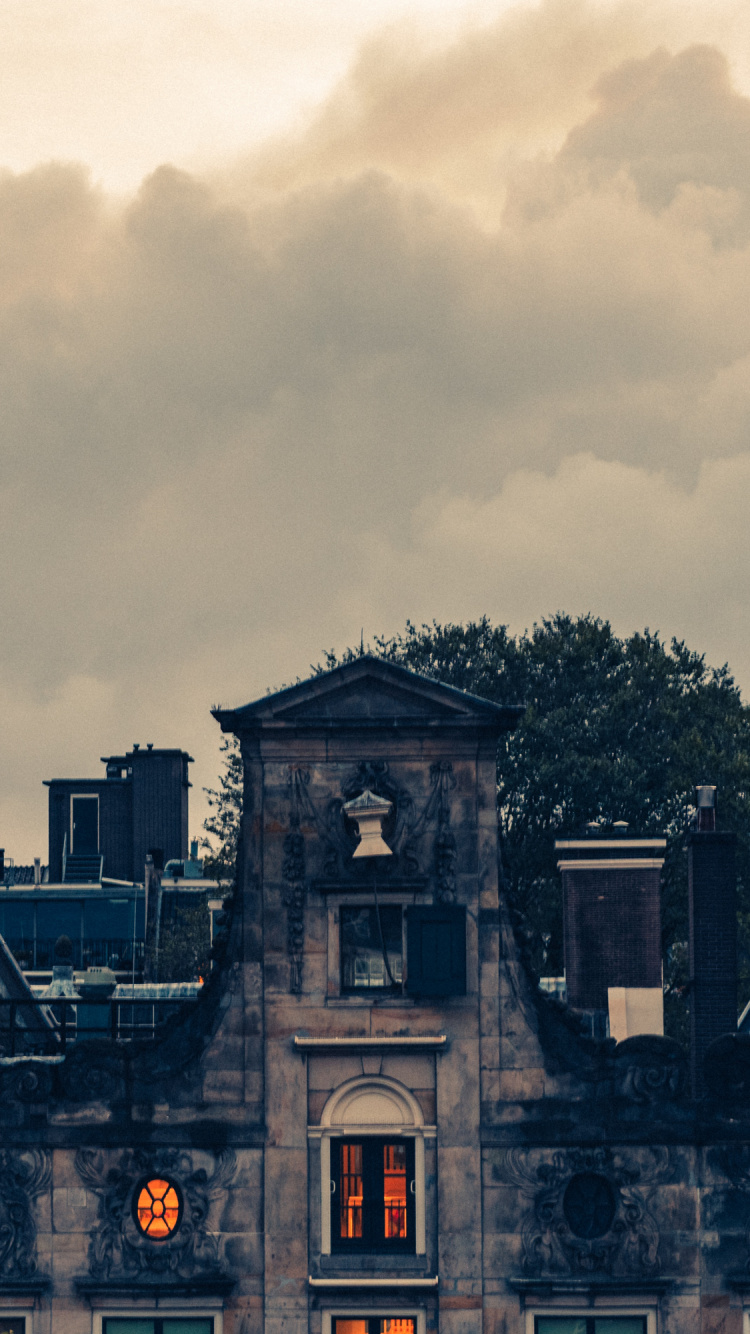 Обои Хэллоуин, дом с привидениями, привидение, особняк двух рек, фасад в разрешении 750x1334