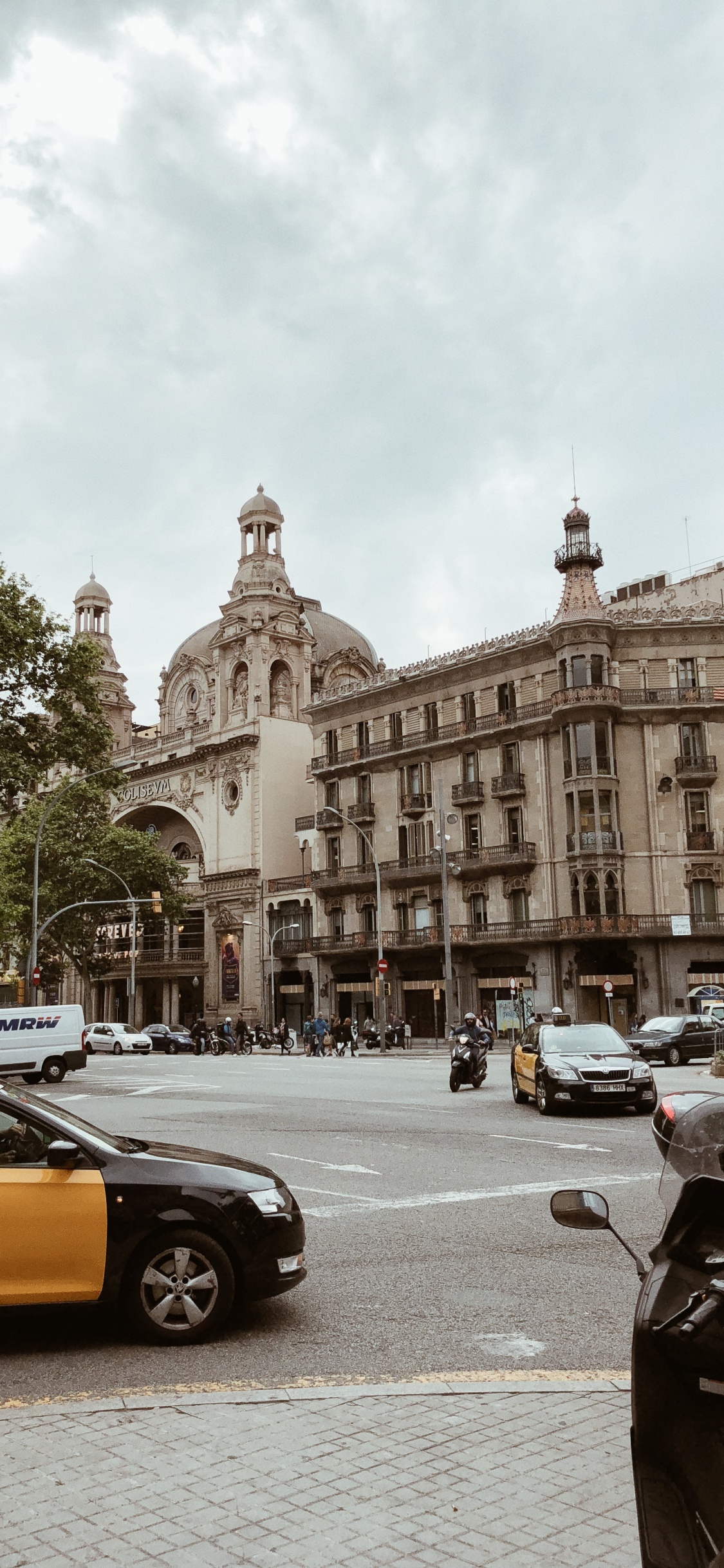 Обои автомобиль среднего размера, компактный автомобиль, Король, шина, колесо в разрешении 1125x2436