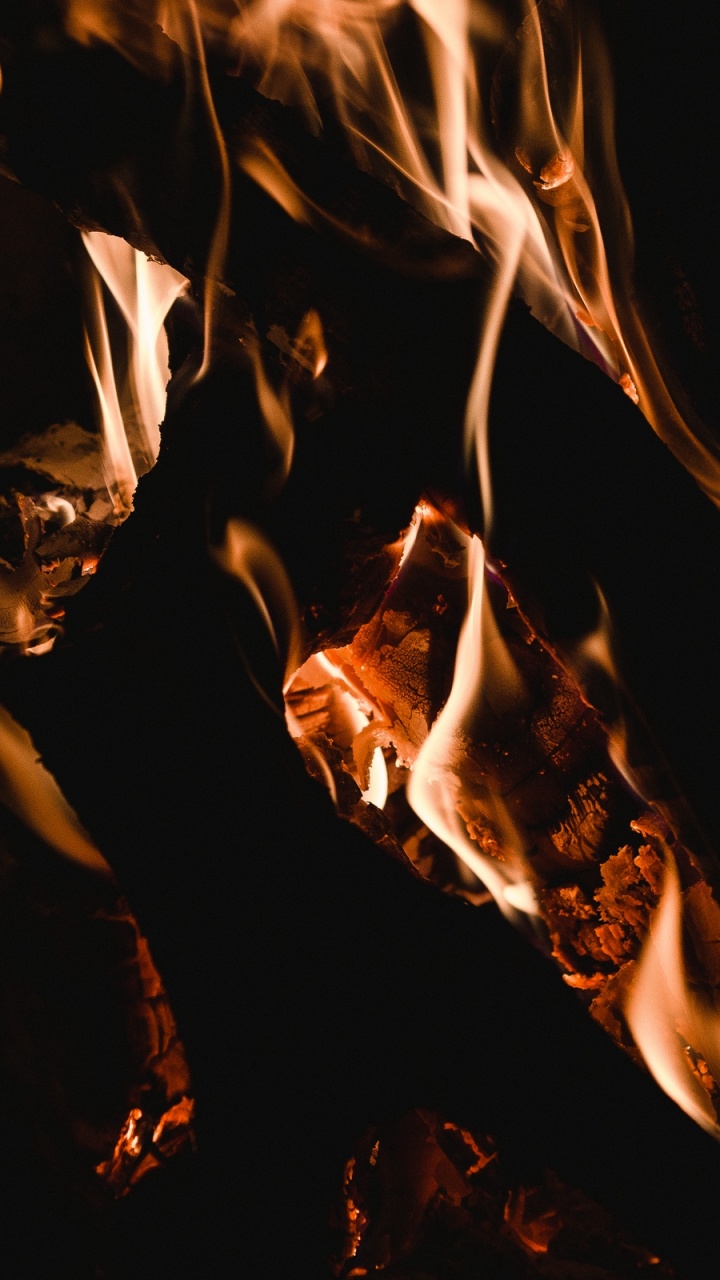 Обои пламя, тепло, огонь, сгорание, темнота в разрешении 720x1280