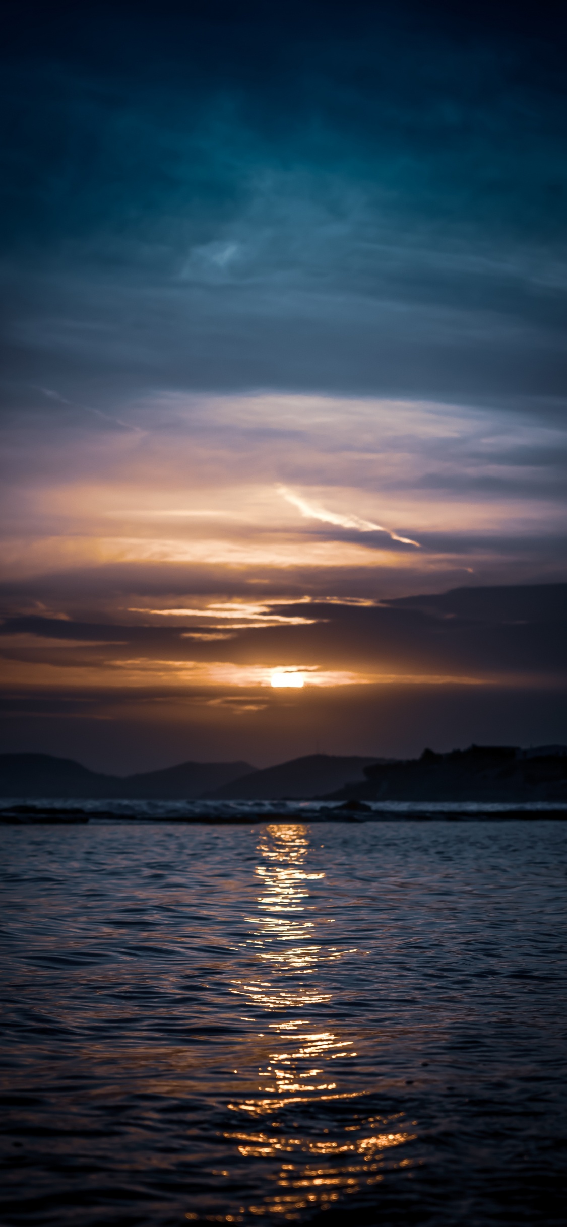 Обои горизонт, вода, море, закат, океан в разрешении 1125x2436