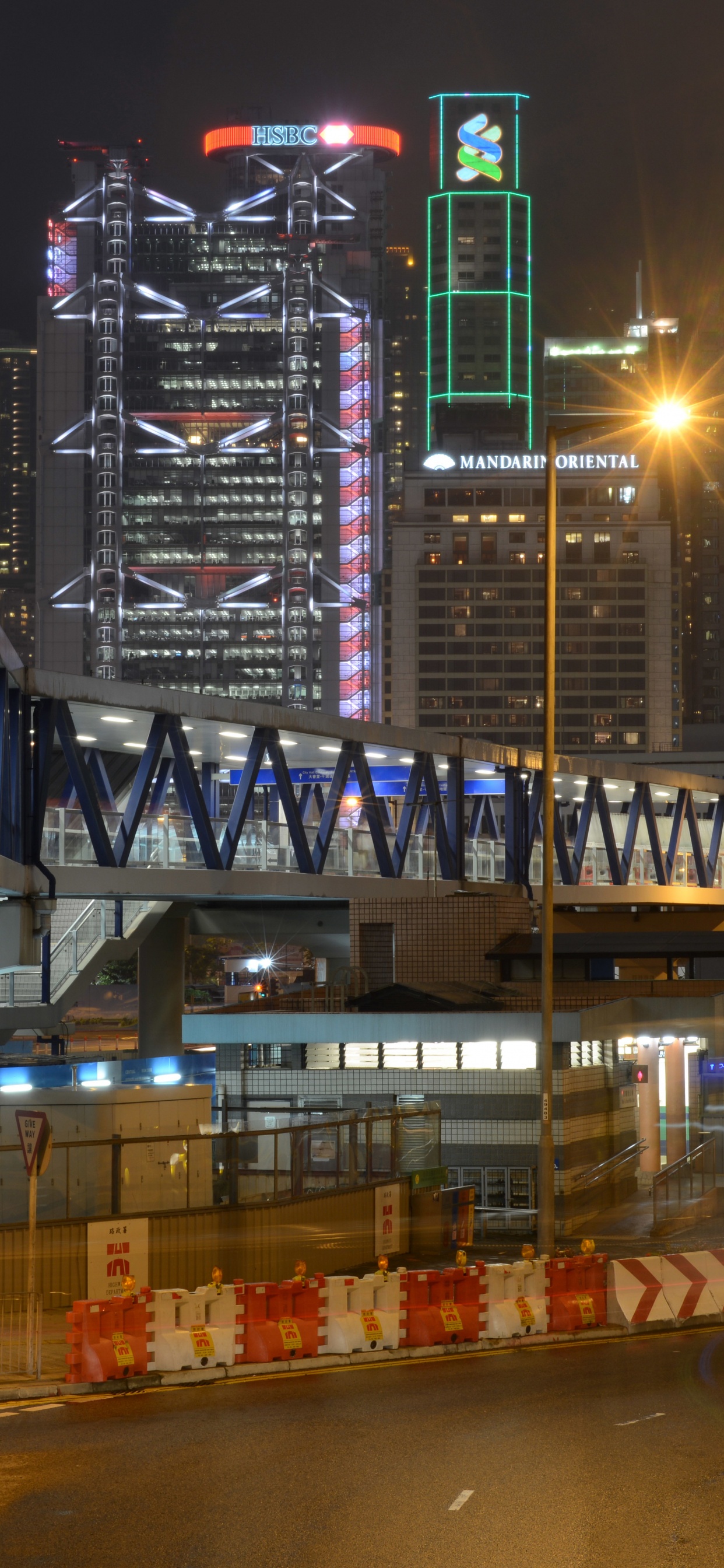 Обои Гонконг, метрополия, город, городской район, ночь в разрешении 1242x2688