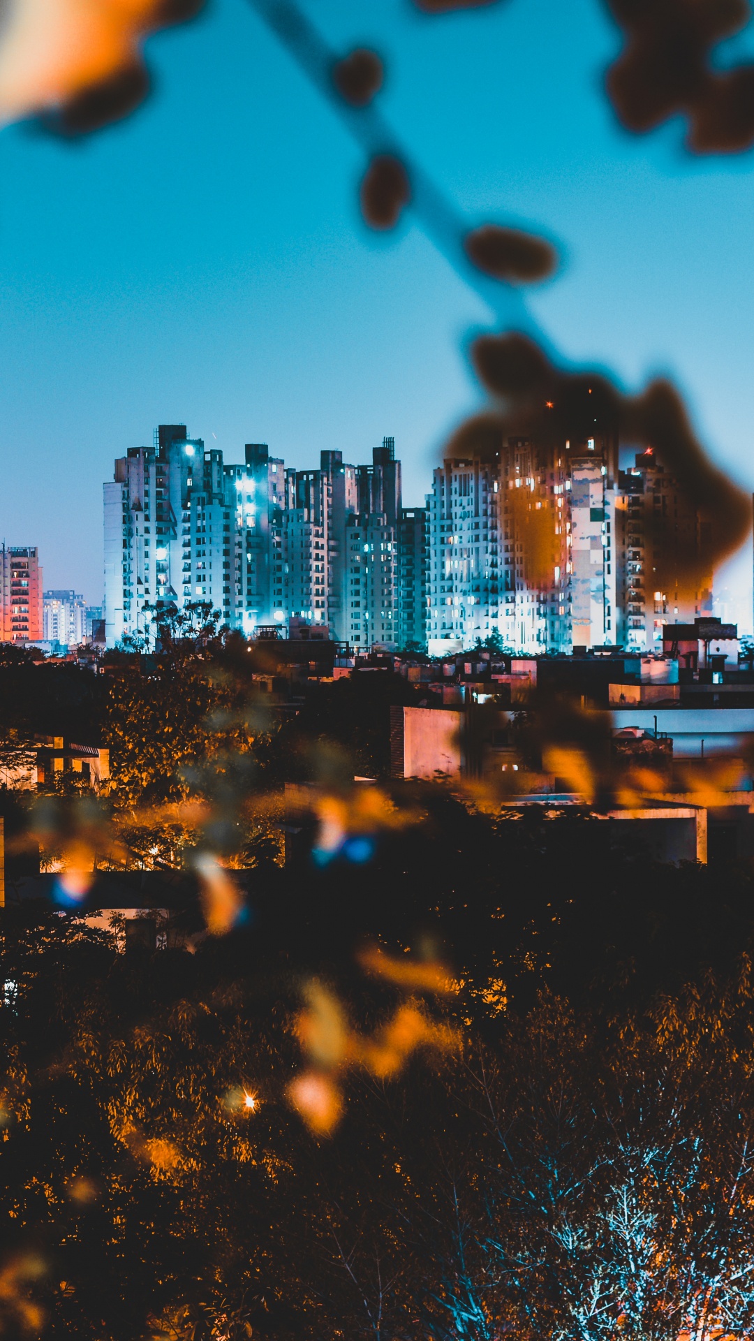 Обои небо, свет, небоскреб, архитектура, населенный пункт в разрешении 1080x1920