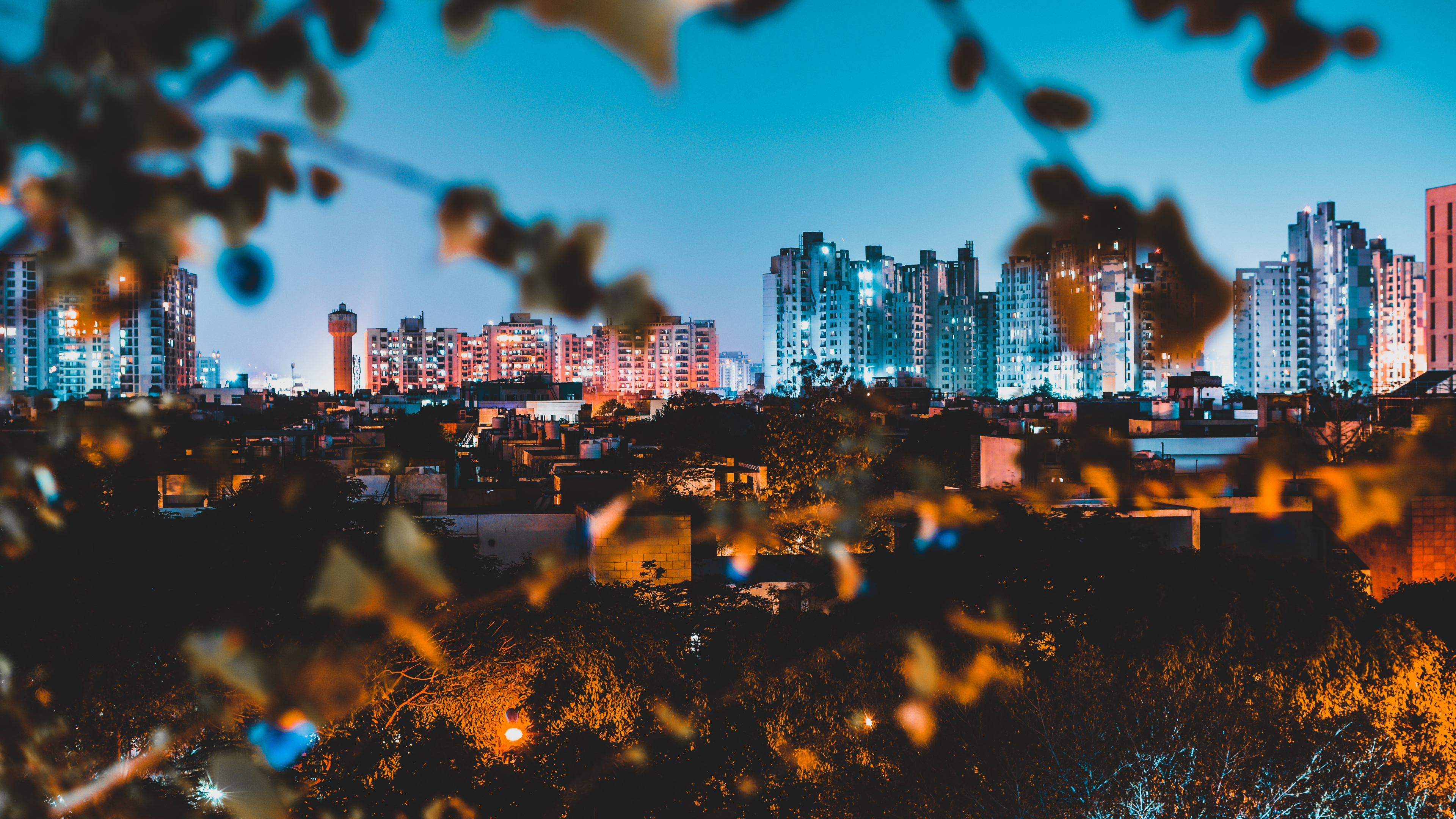 Обои небо, свет, небоскреб, архитектура, населенный пункт в разрешении 3840x2160