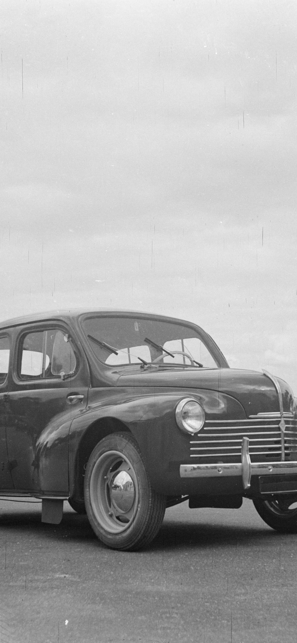 Обои Эйфелева башня, Рено 4cv, Рено, авто, классический автомобиль в разрешении 1242x2688