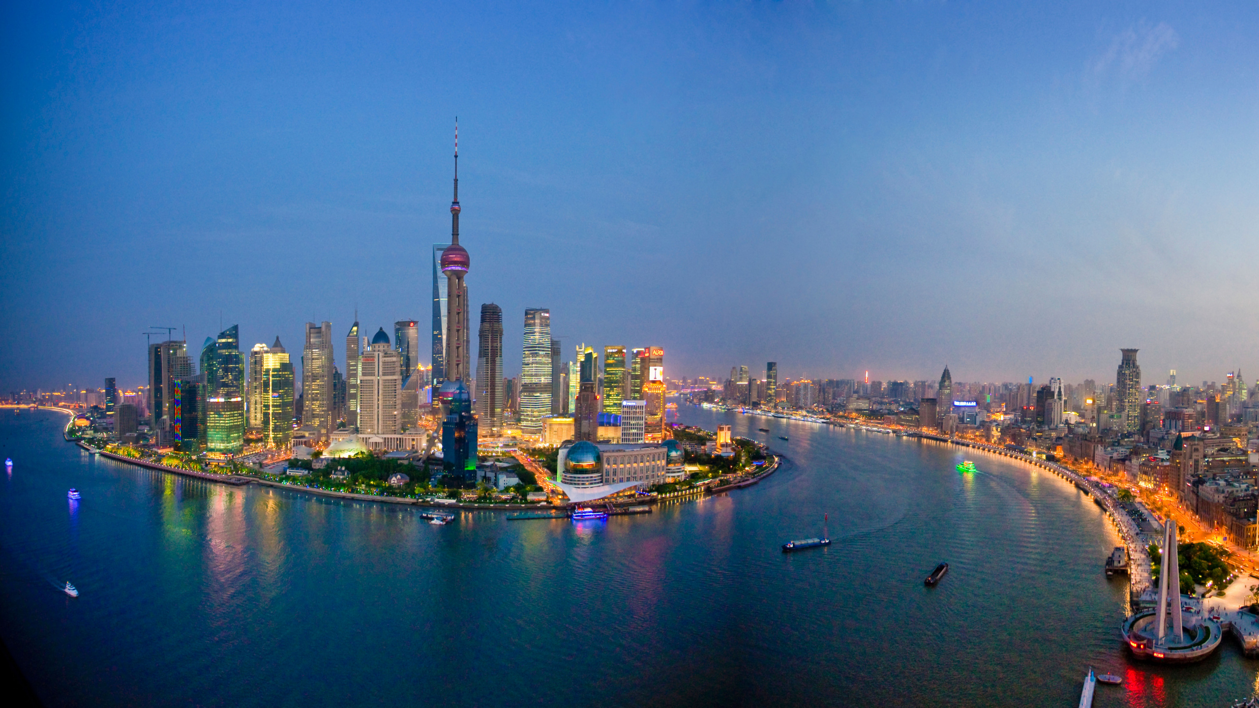 Обои город, городской пейзаж, линия горизонта, городской район, небоскреб в разрешении 2560x1440