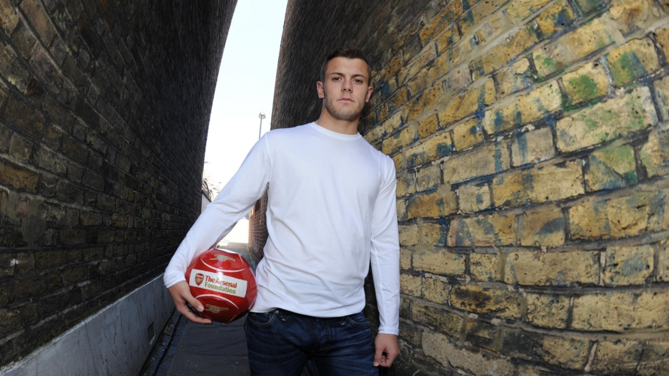 Обои прохлада, мужской, весело, футболка, забава в разрешении 1366x768