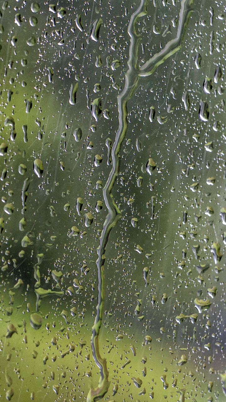 Обои стекло, вода, зеленый, дождь, мелкий дождь в разрешении 720x1280