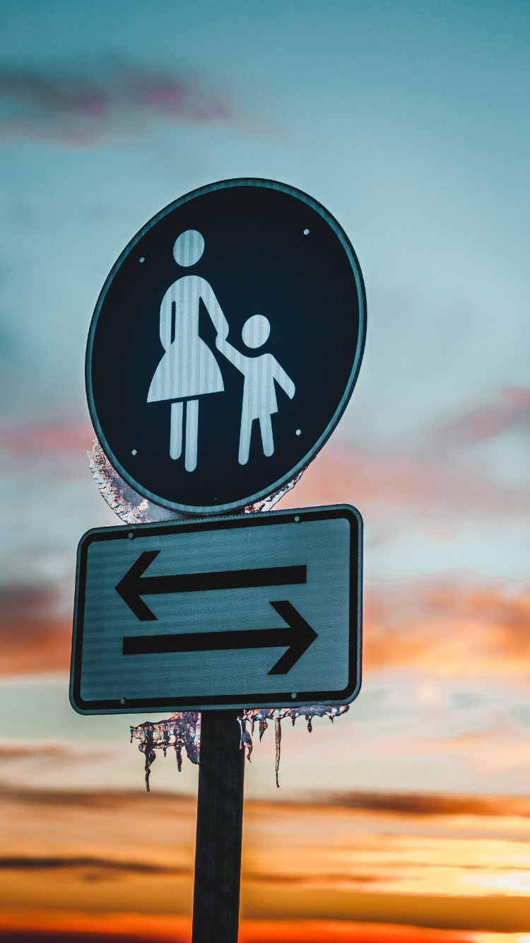 Обои небо, дорога, дорожный знак, пейзаж, символ в разрешении 750x1334