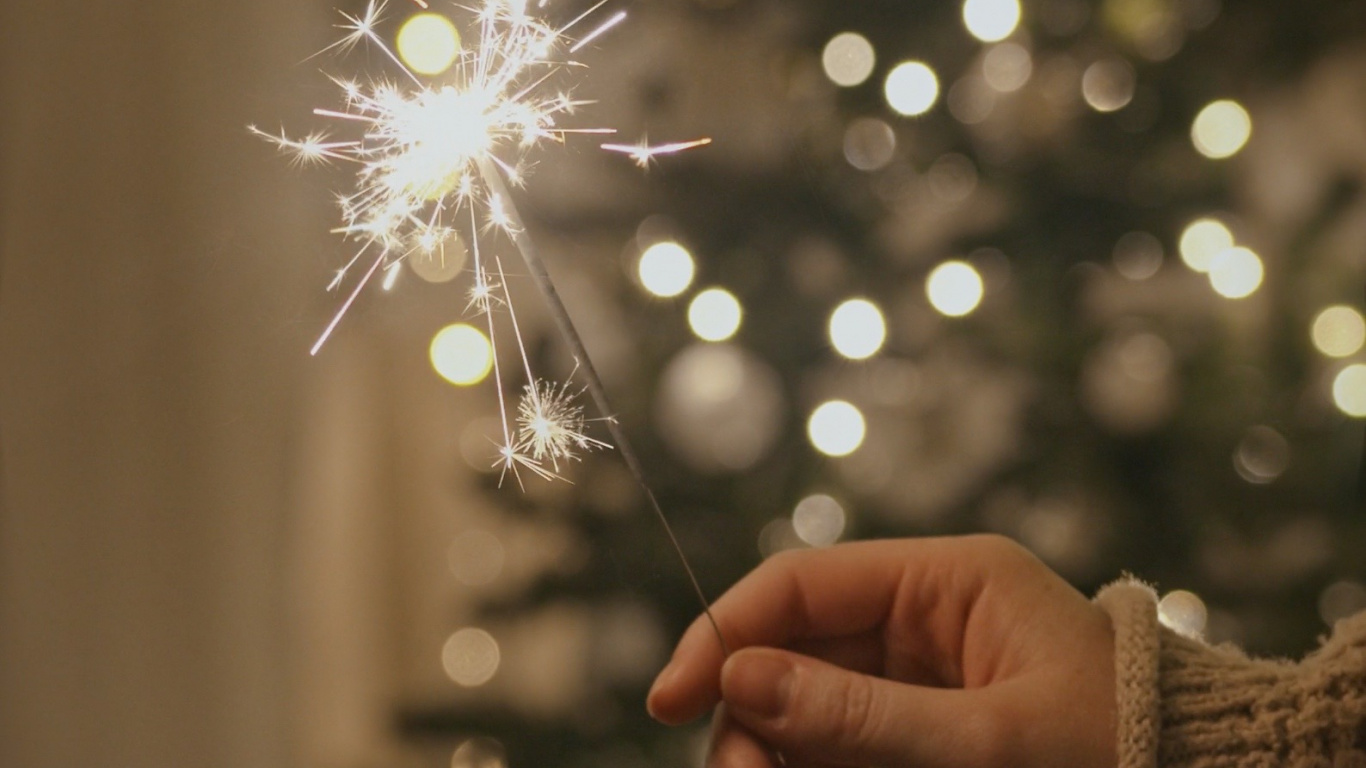 Обои Новый год, музыкальная композиция, елка, рождественский орнамент, человеческое тело в разрешении 1366x768