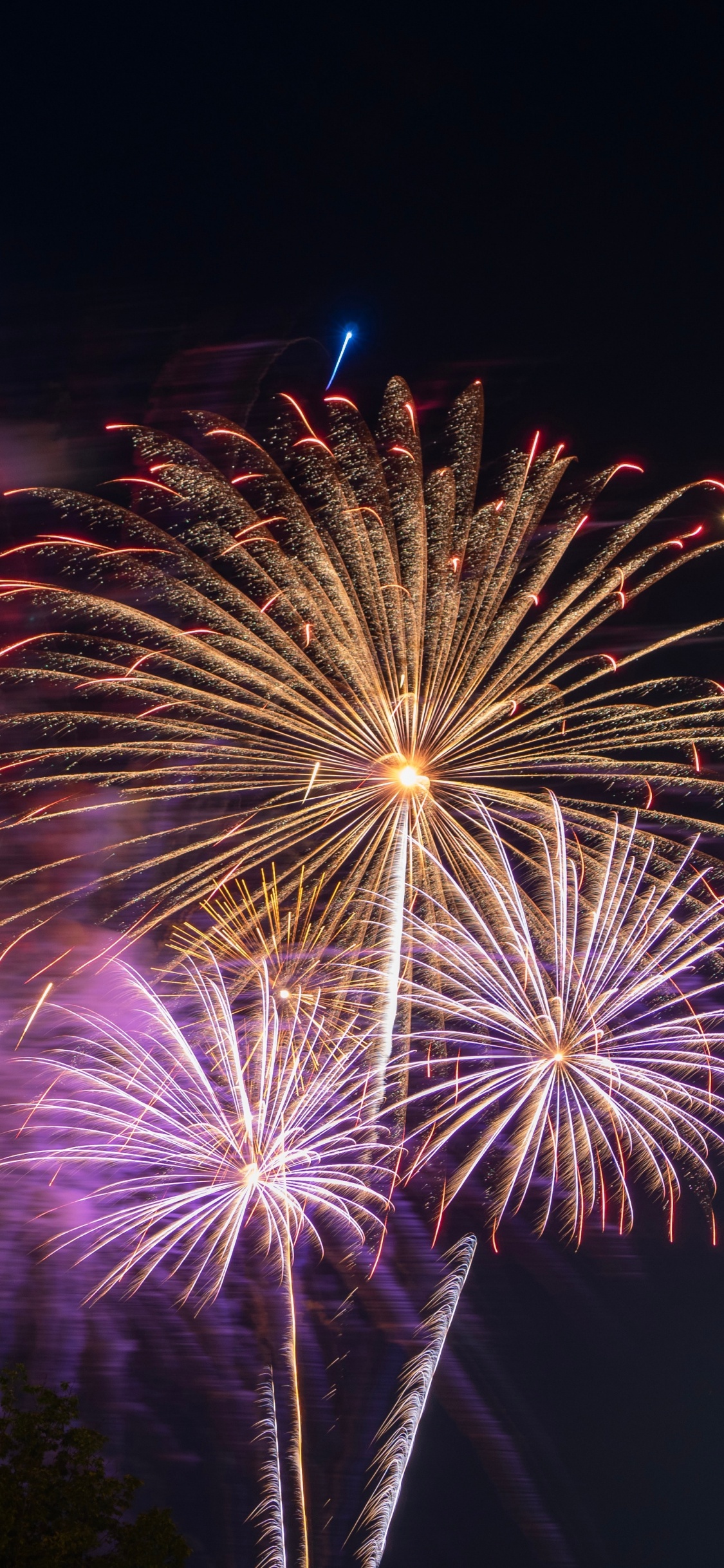 Обои салют, день нового года, ночь, полночь, фестиваль в разрешении 1125x2436