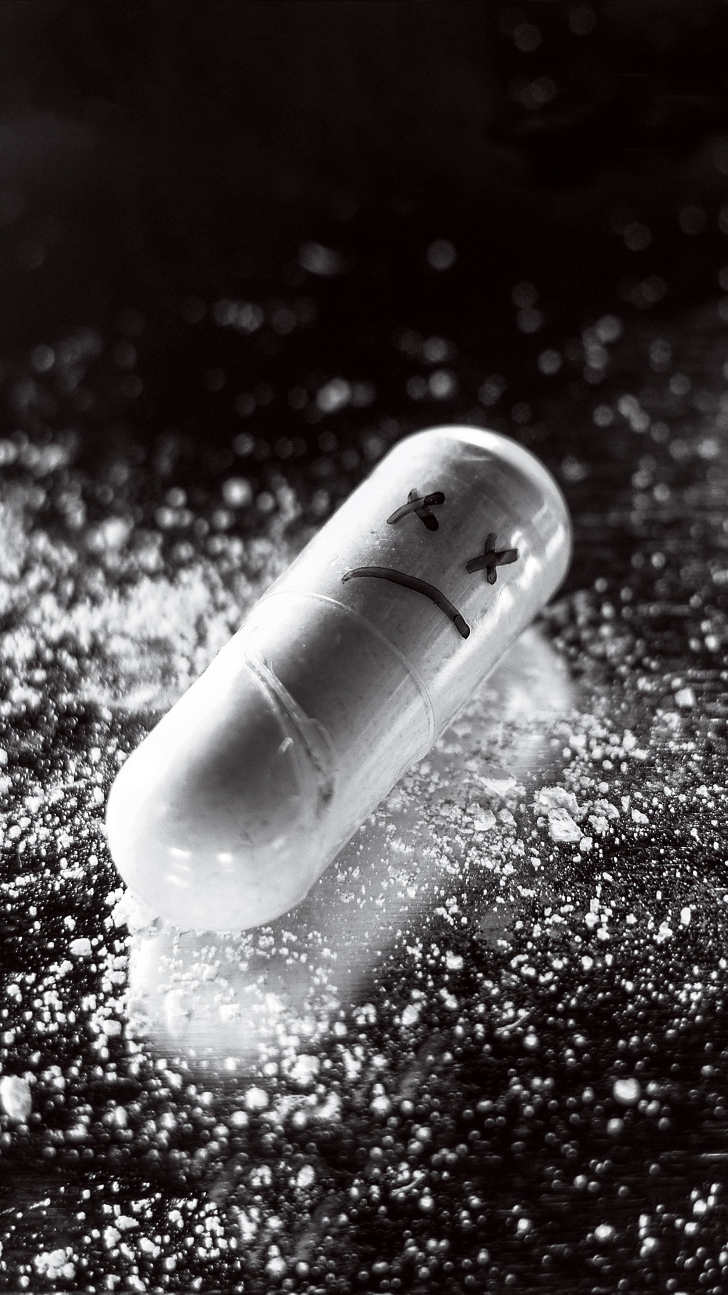 Обои монохромный, вода, космос, темнота, лекарство в разрешении 1440x2560