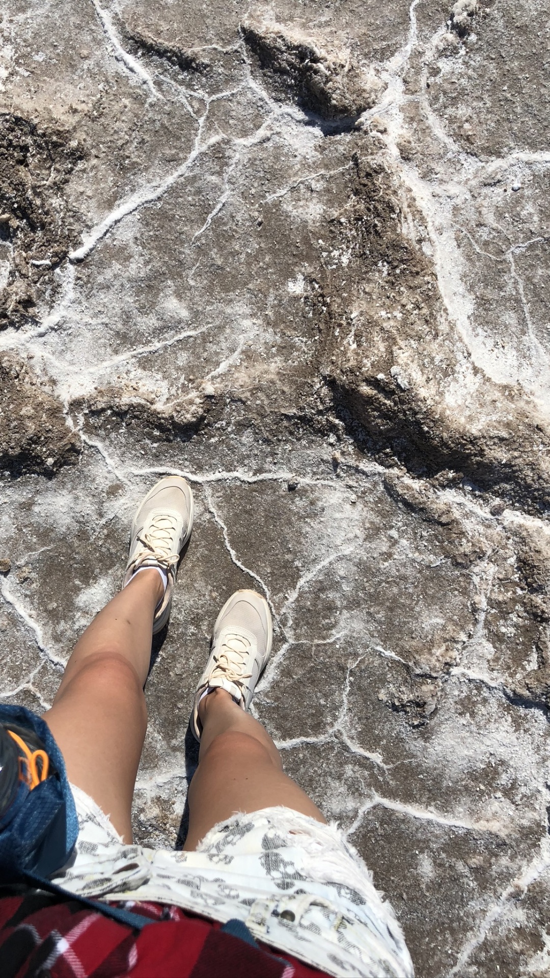 Обои спортивное скалолазание, страховочное устройство, боулдеринг, восхождение, вода в разрешении 1080x1920