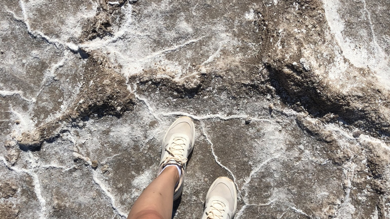 Обои спортивное скалолазание, страховочное устройство, боулдеринг, восхождение, вода в разрешении 1366x768