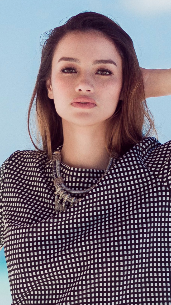 Обои красота, модель, синий, лицо, кожа в разрешении 720x1280