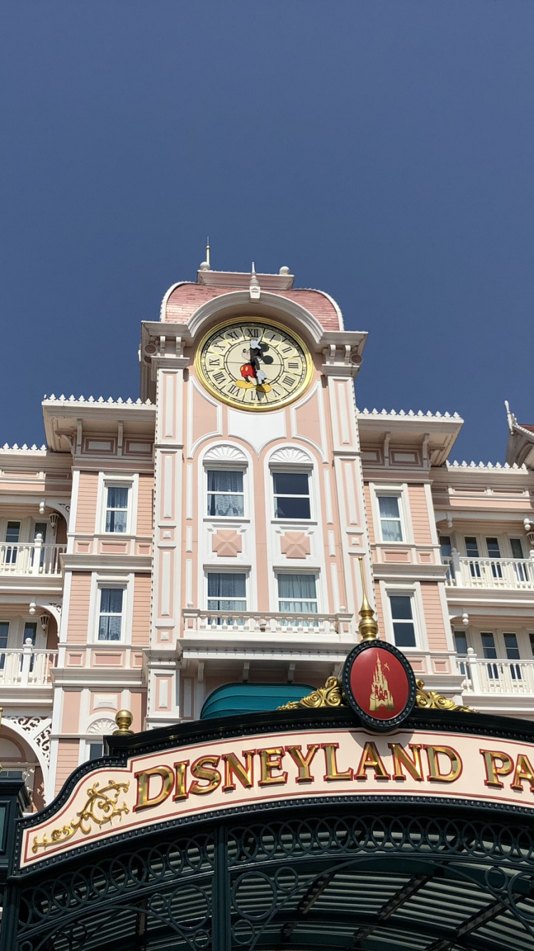 Обои Диснейленд, Диснейленд Резорт Париж Отель, классическая архитектура, достопримечательность, туризм в разрешении 750x1334