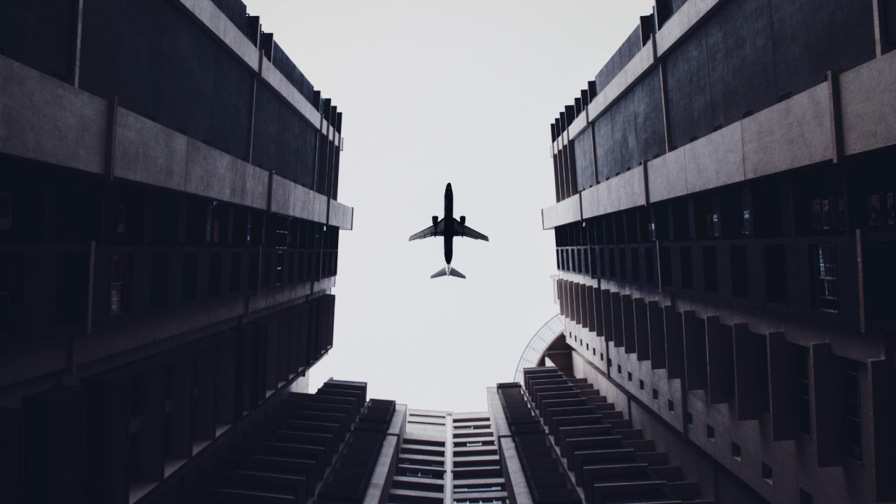 Обои самолет, белые, черный, архитектура, монохромный в разрешении 1280x720