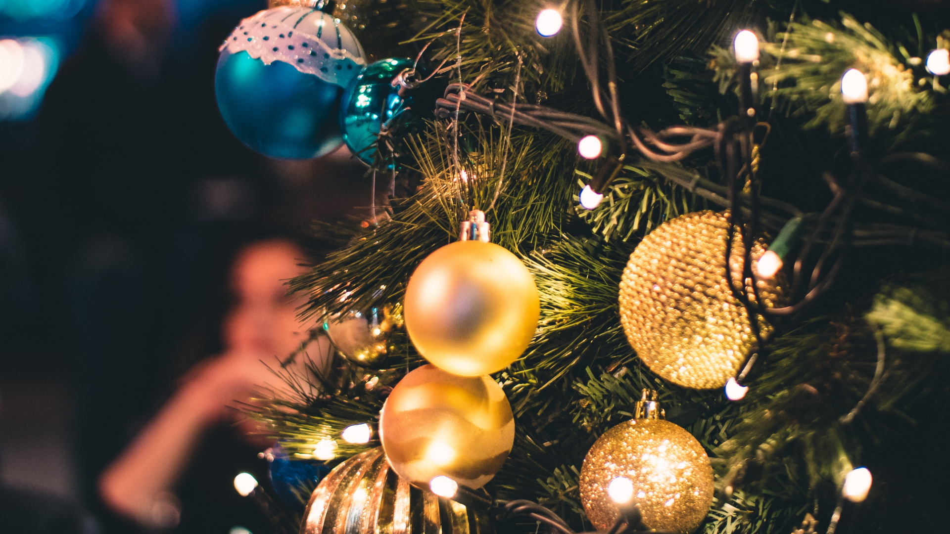 Обои Рождественские огни, Рождественский день, елка, рождественский орнамент, Рождественские украшения в разрешении 1920x1080