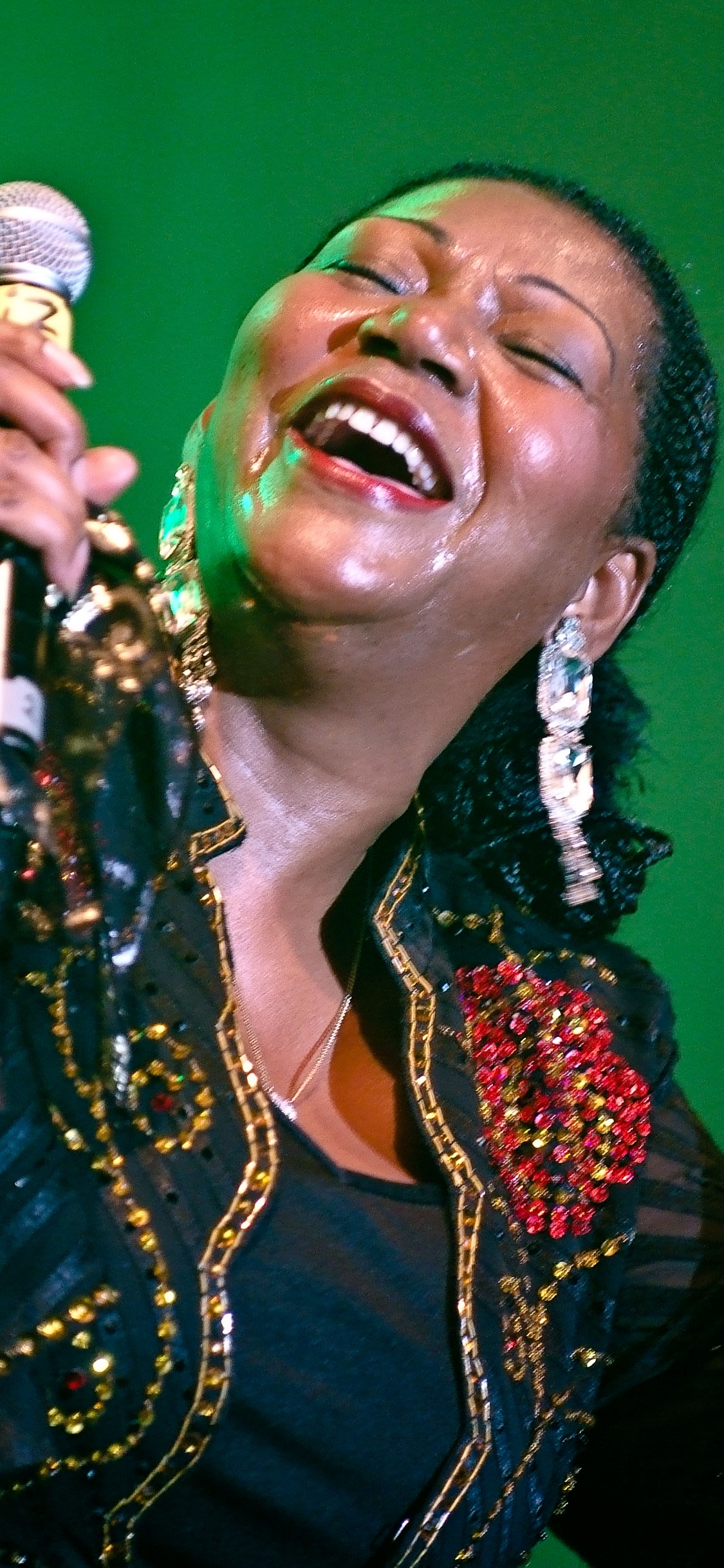 Обои певица, событие, художник, модный аксессуар, Ямайка в разрешении 1125x2436