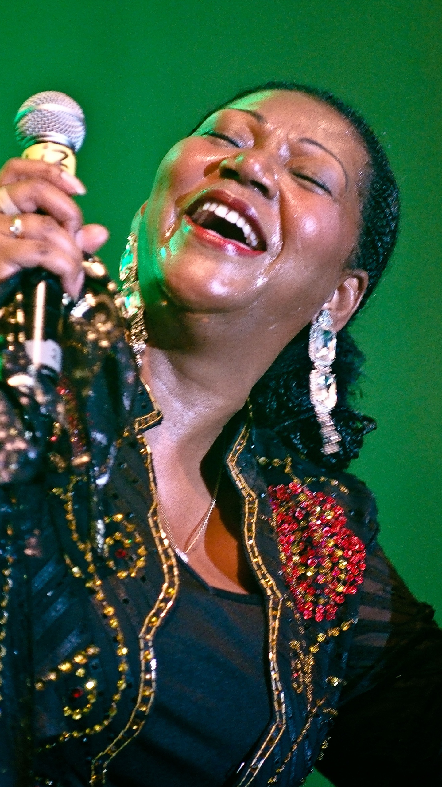 Обои певица, событие, художник, модный аксессуар, Ямайка в разрешении 1440x2560