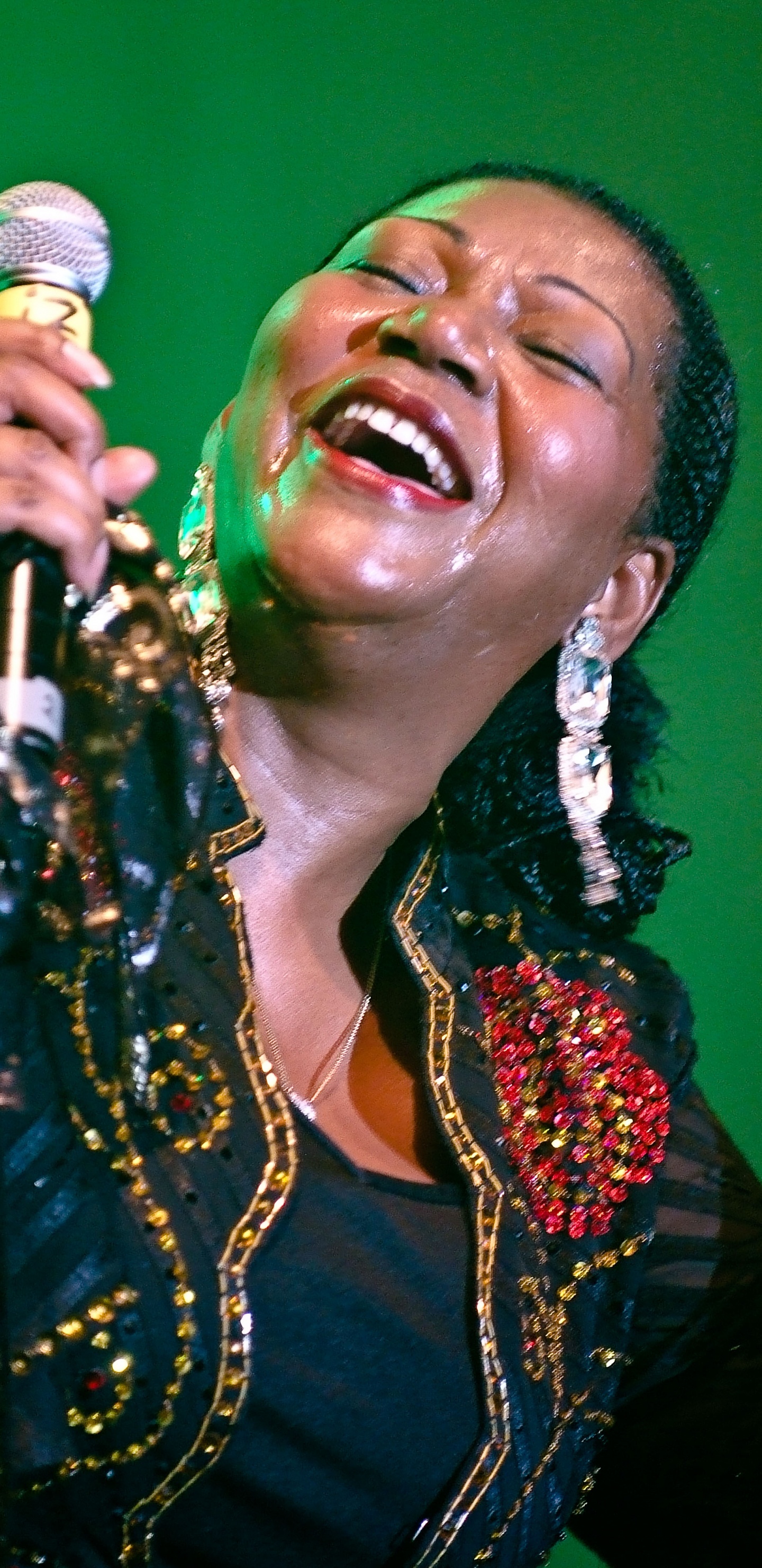 Обои певица, событие, художник, модный аксессуар, Ямайка в разрешении 1440x2960