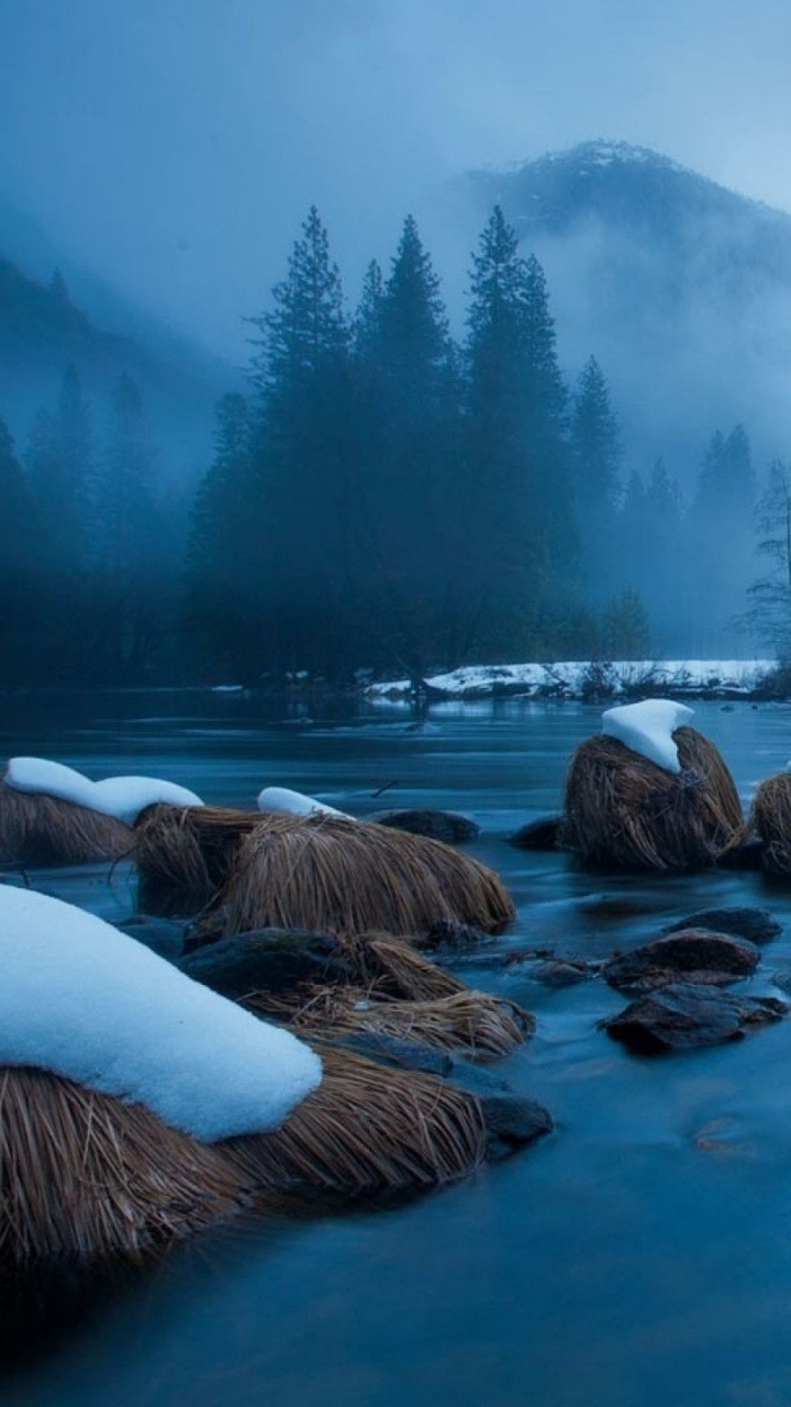 Обои природа, зима, вода, отражение, замораживание в разрешении 720x1280