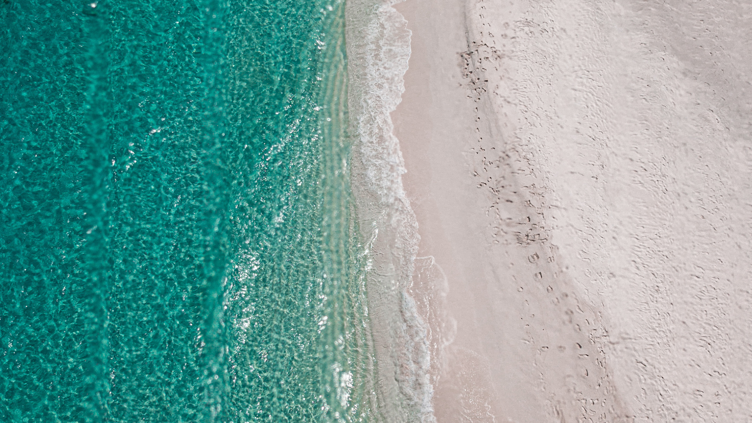 Обои атмосфера, побережье, песок, лазурный, море в разрешении 2560x1440