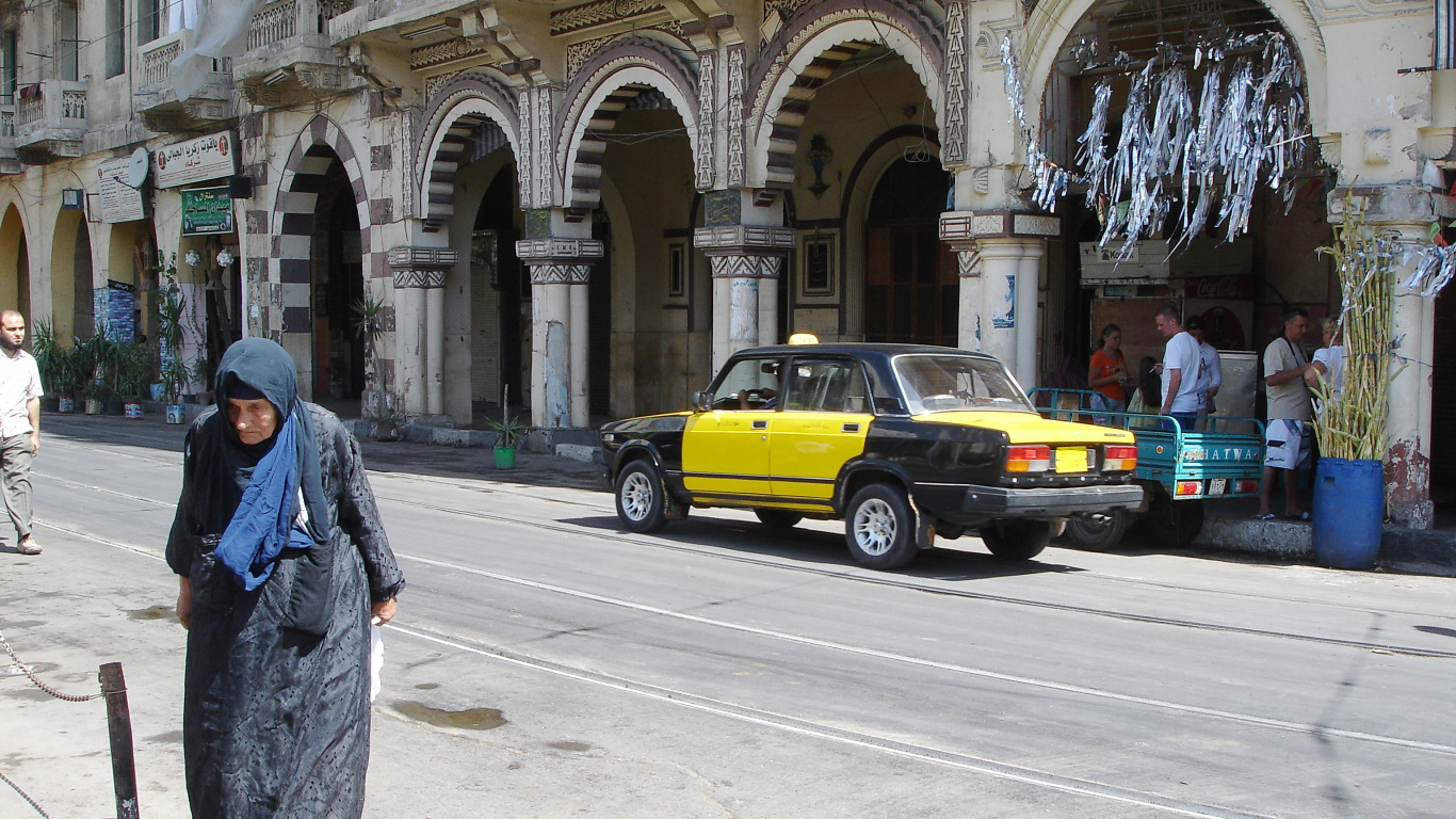 Обои улица, семейный автомобиль, компактный автомобиль, авто, седан в разрешении 1366x768