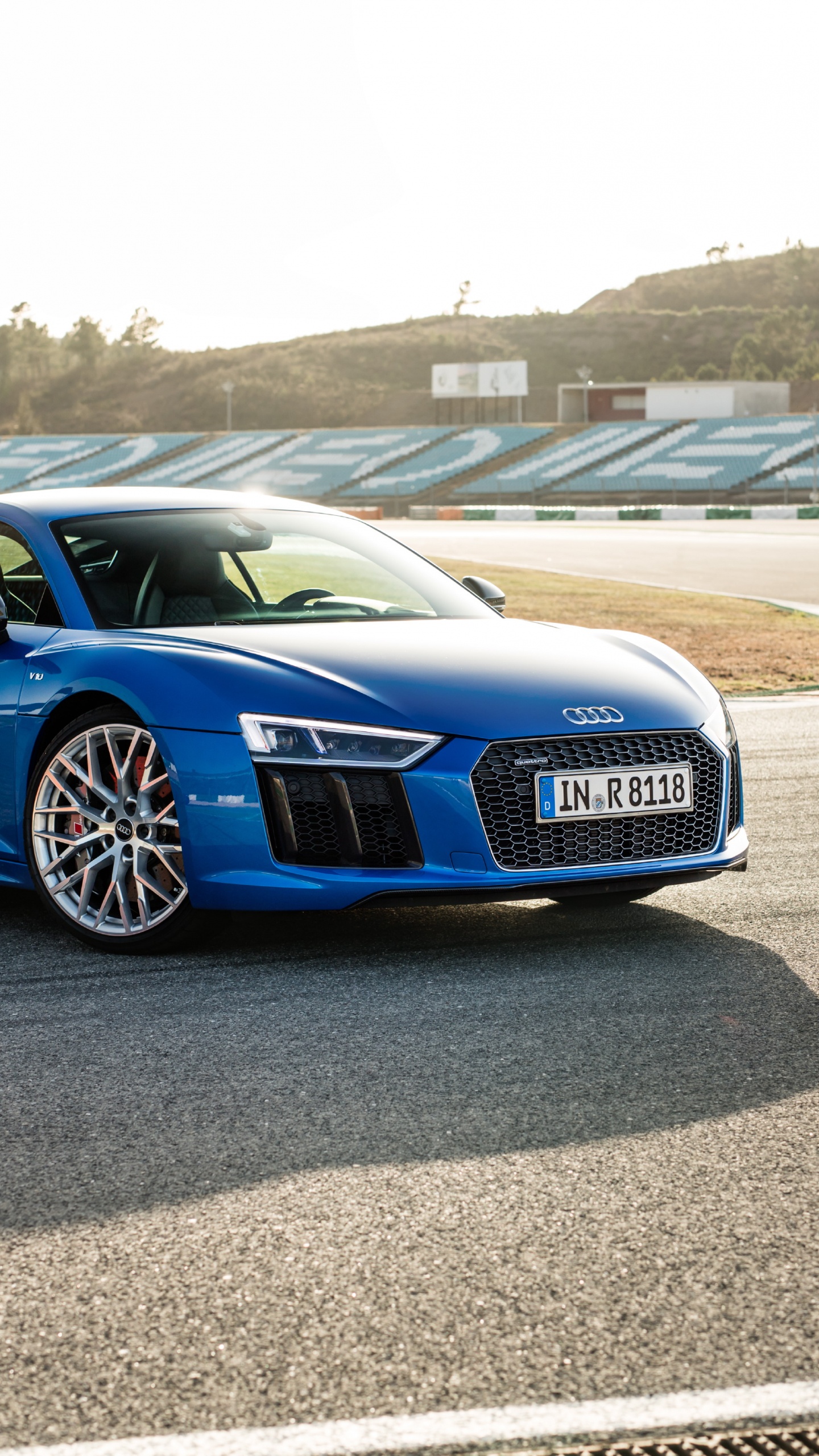 Обои audi r8, audi, авто, спорткар, двигатель V10 в разрешении 1440x2560