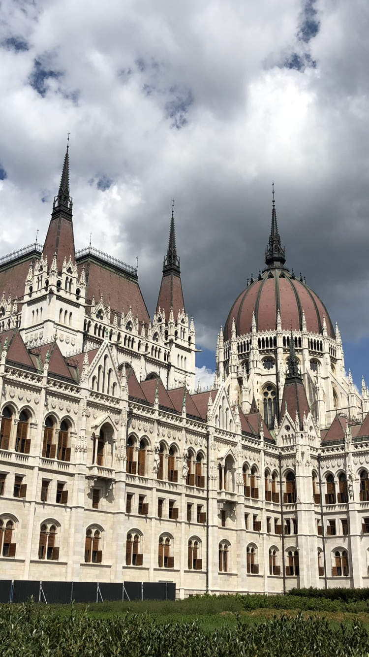 Обои Будапешт, Здание Венгерского Парламента, окно, архитектура, облако в разрешении 750x1334