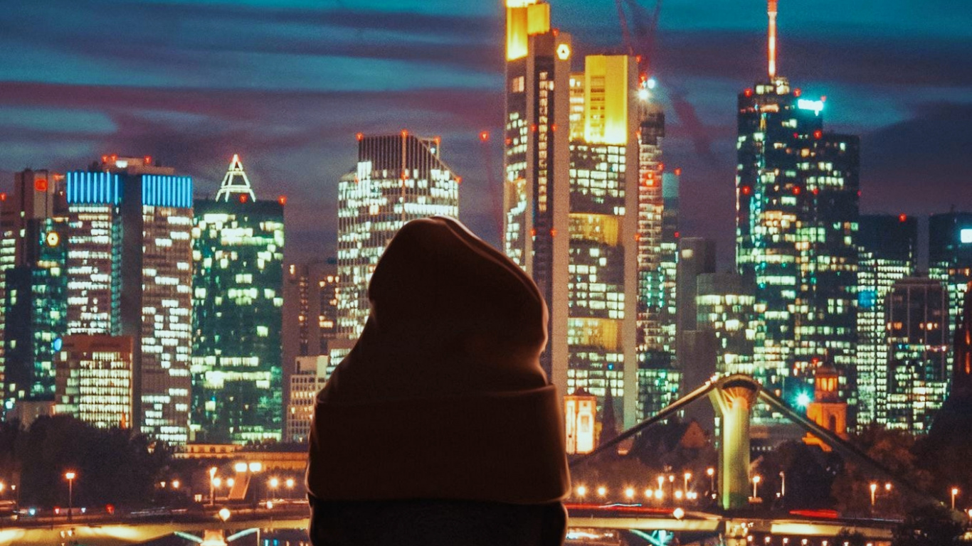 Обои городской пейзаж, вода, здание, облако, небоскреб в разрешении 1366x768