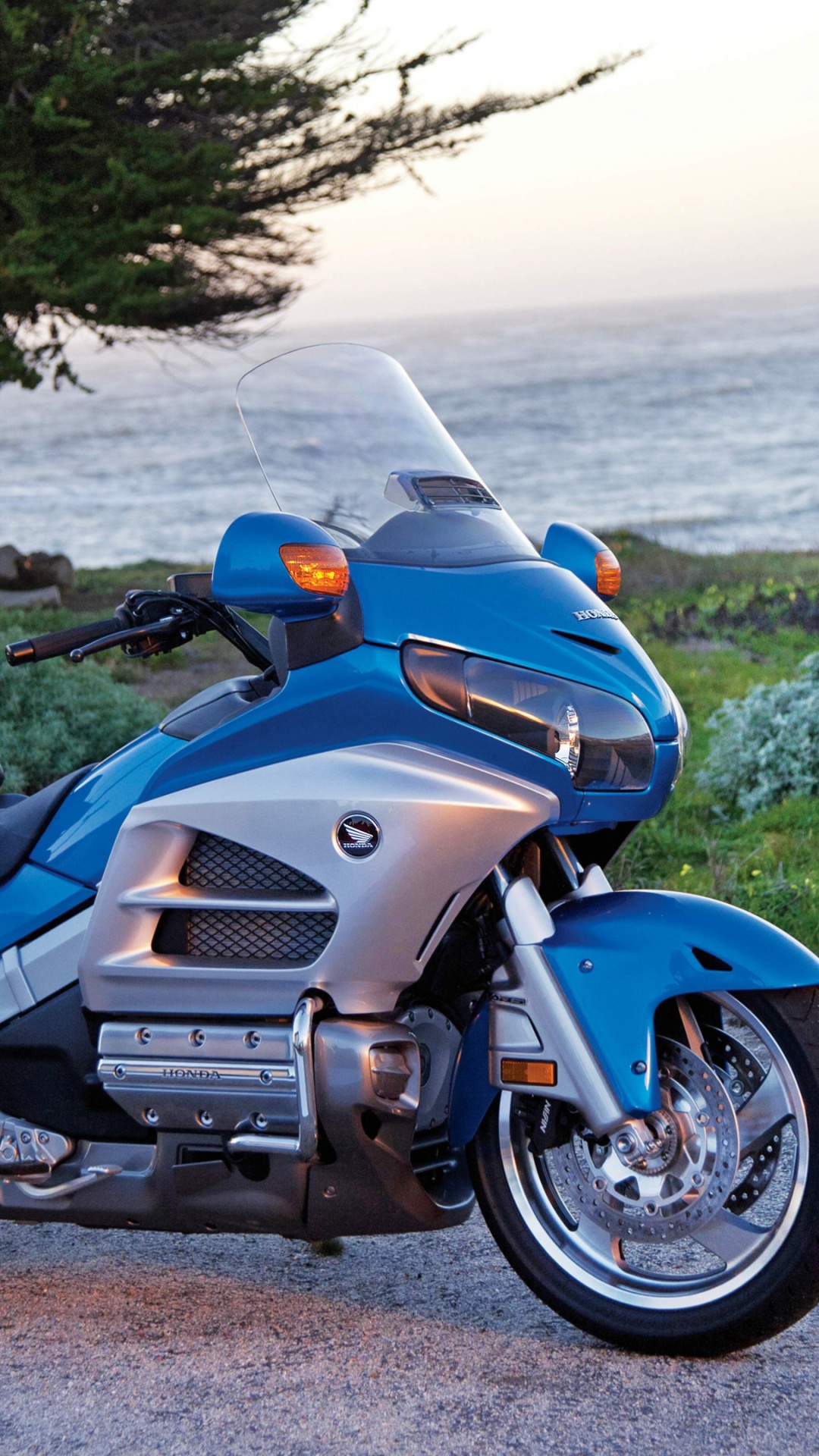 Обои Honda Motor Company, мотоцикл, туристический мотоцикл, авто, автомобильные шины в разрешении 1080x1920