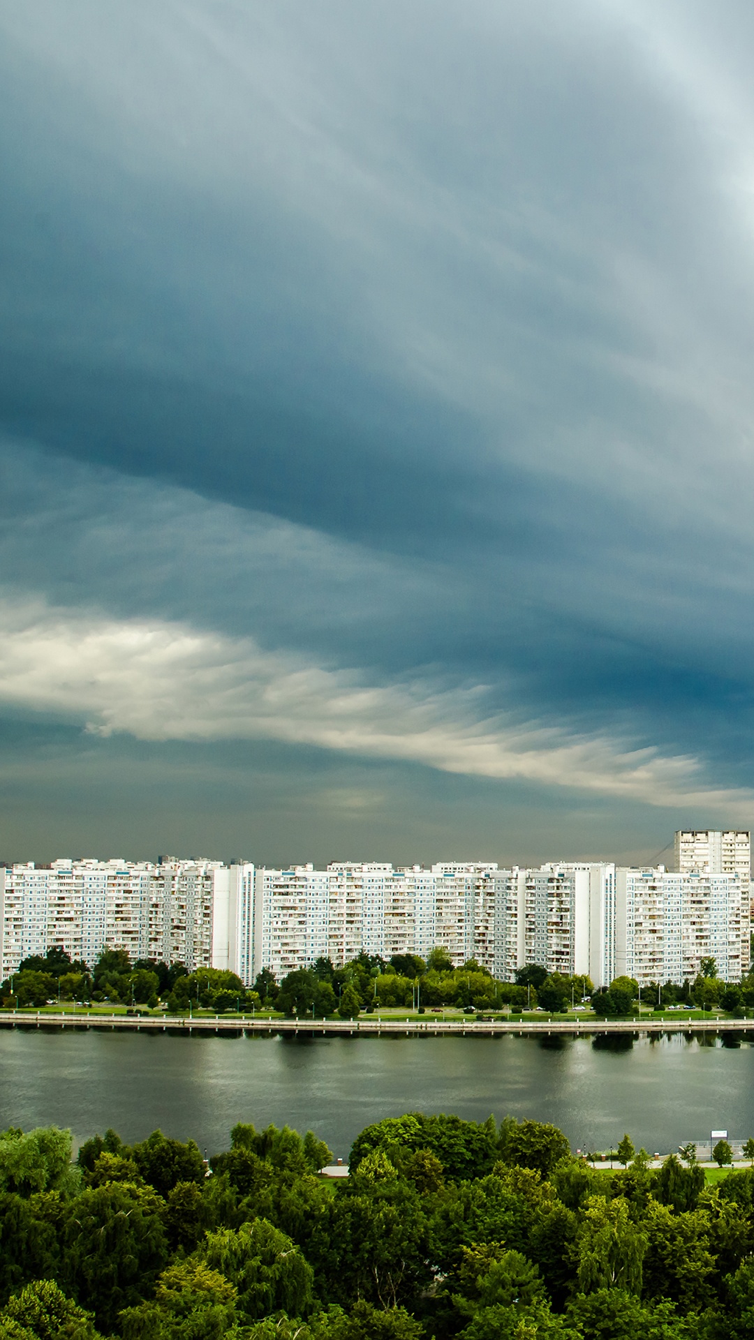 Обои Москва, Берлин, облако, дневное время, природа в разрешении 1080x1920
