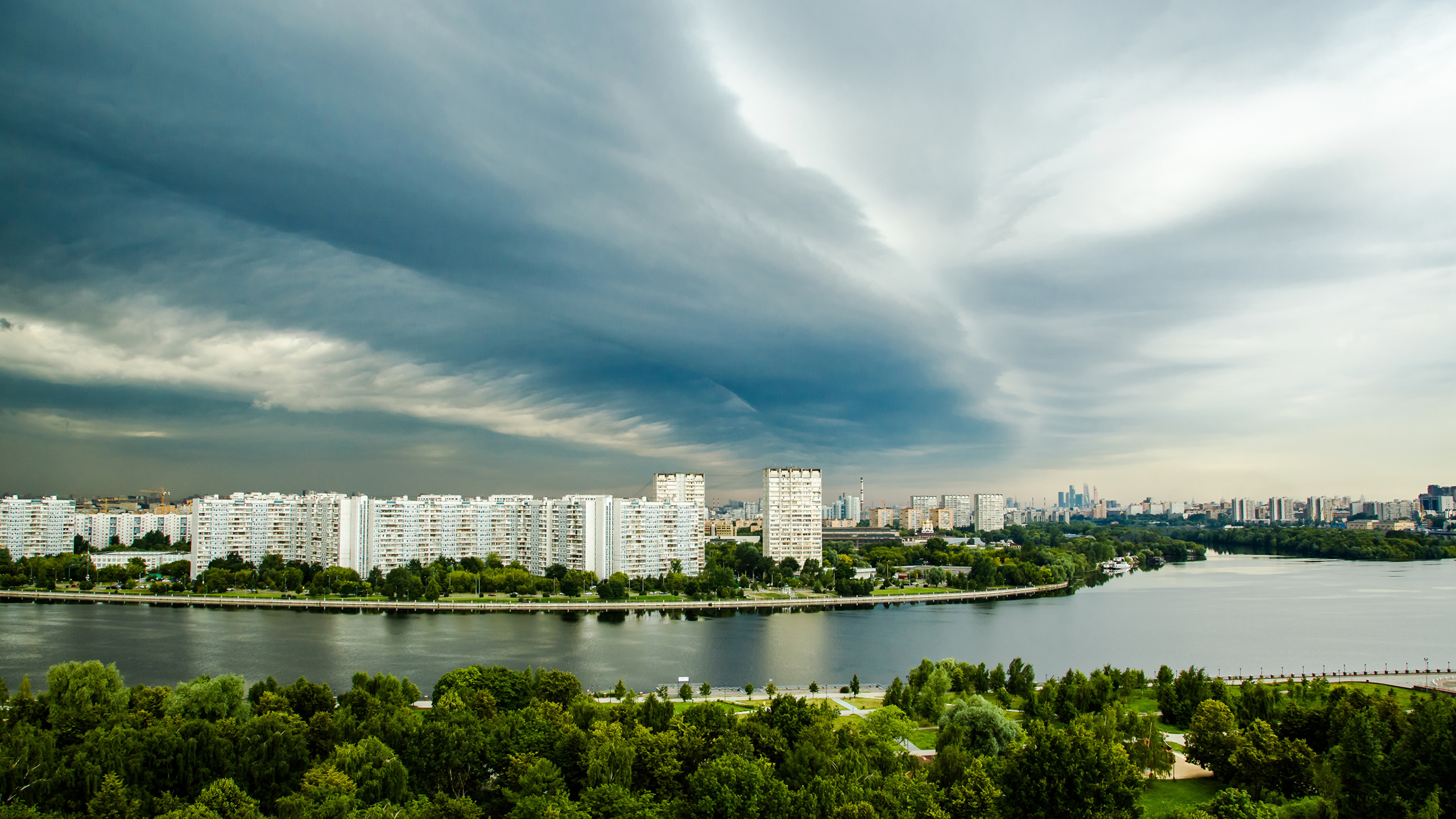 Обои Москва, Берлин, облако, дневное время, природа в разрешении 2560x1440