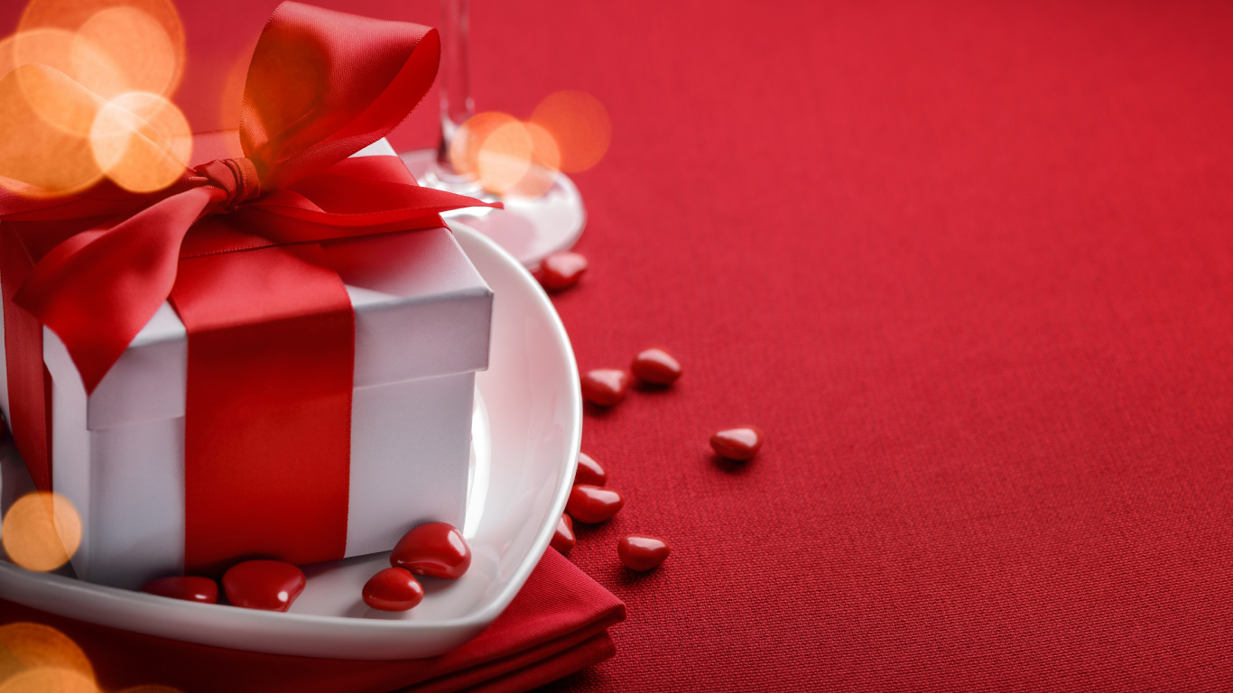 Обои День Святого Валентина, подарок, сердце, красный цвет, лента в разрешении 1366x768
