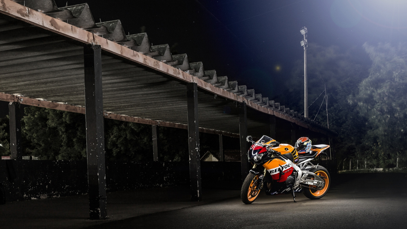 Обои мотоцикл, мотоспорт, гонки на мотоциклах, автоспорт, ночь в разрешении 1366x768