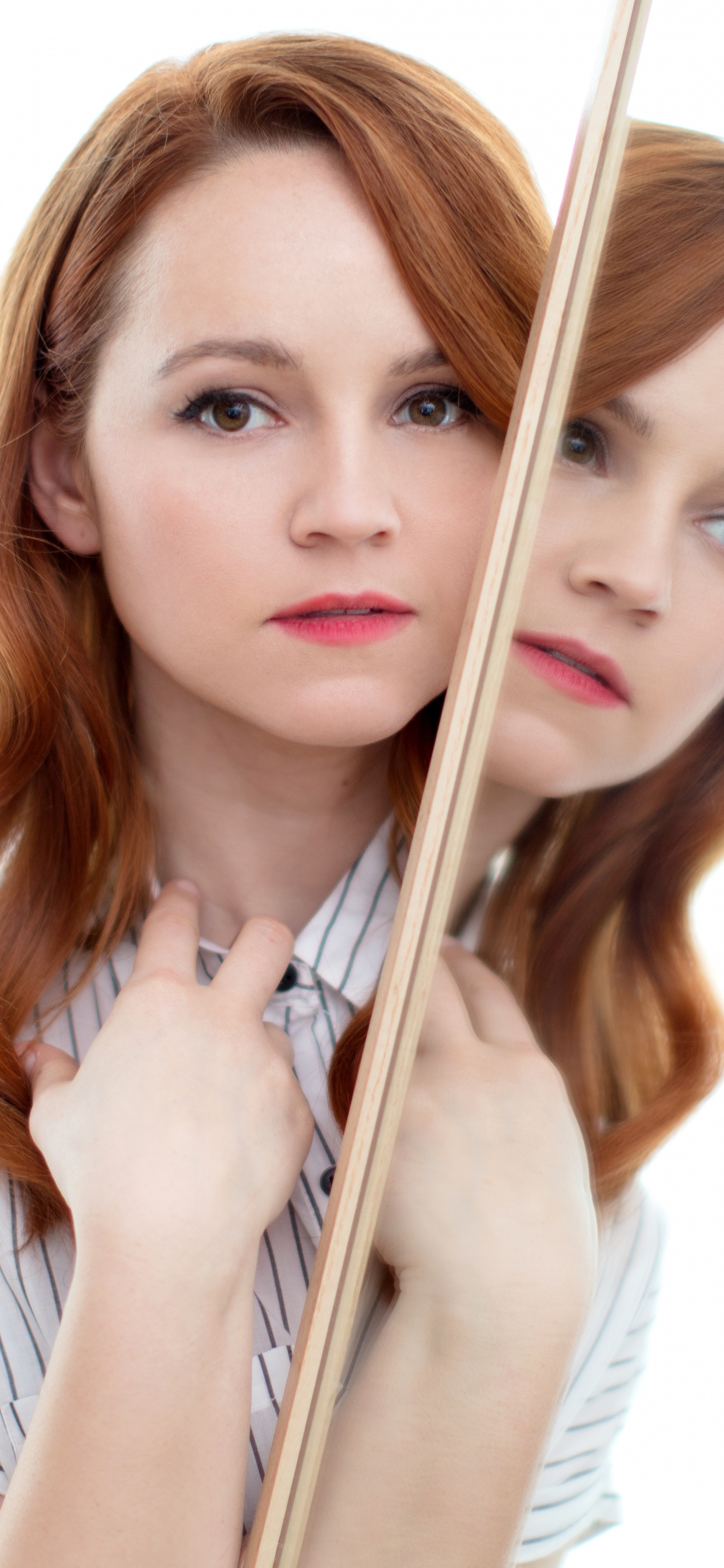 Обои актер, кожа, красота, улыбка, плечо в разрешении 1242x2688