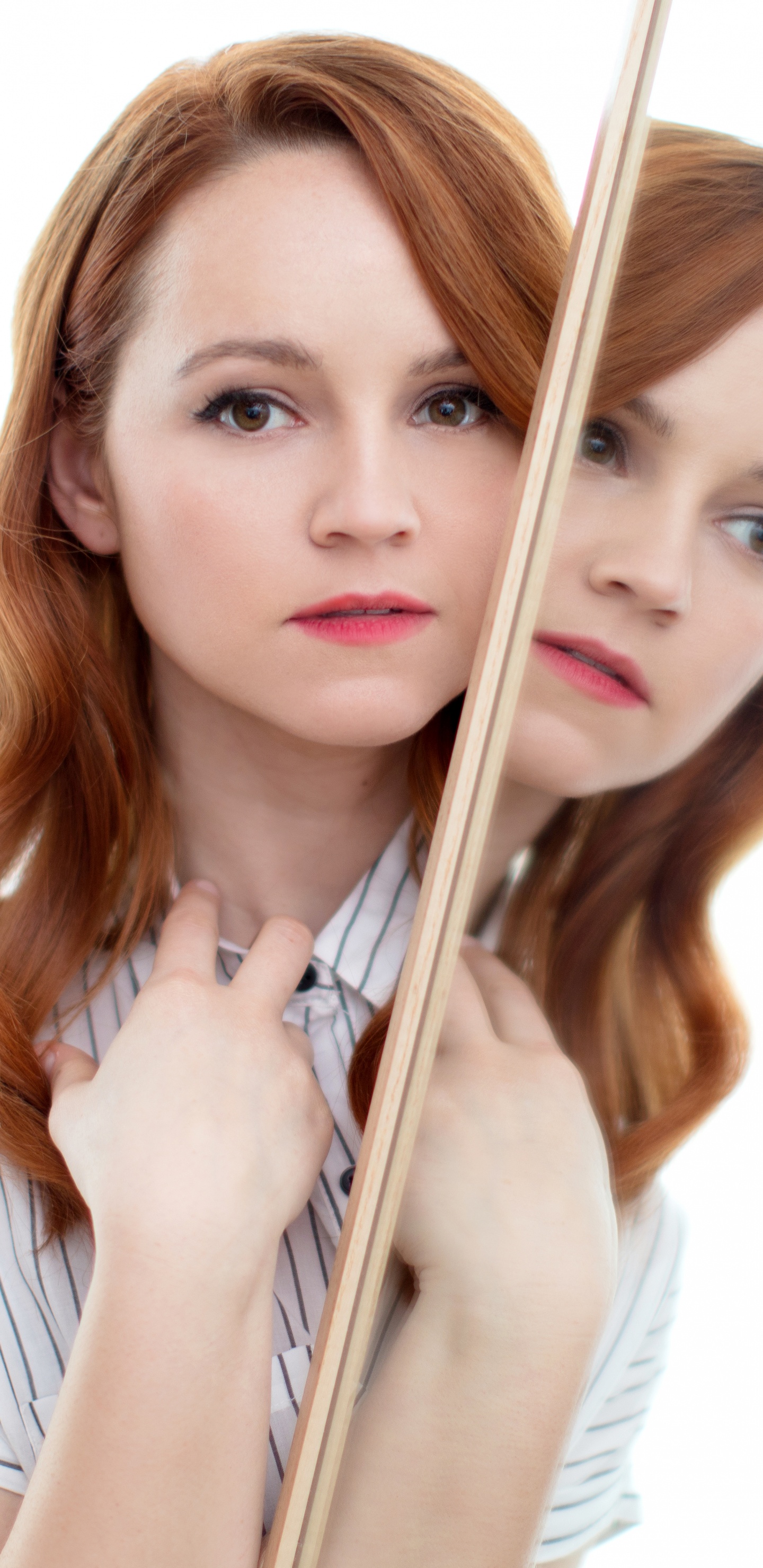 Обои актер, кожа, красота, улыбка, плечо в разрешении 1440x2960