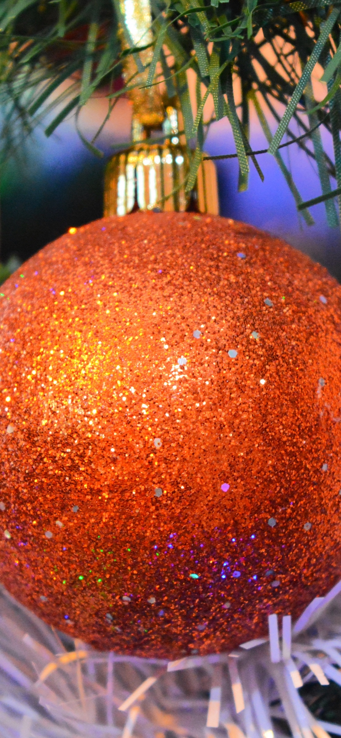 Обои Рождественский день, рождественский орнамент, Рождественские украшения, Рождество, елка в разрешении 1125x2436