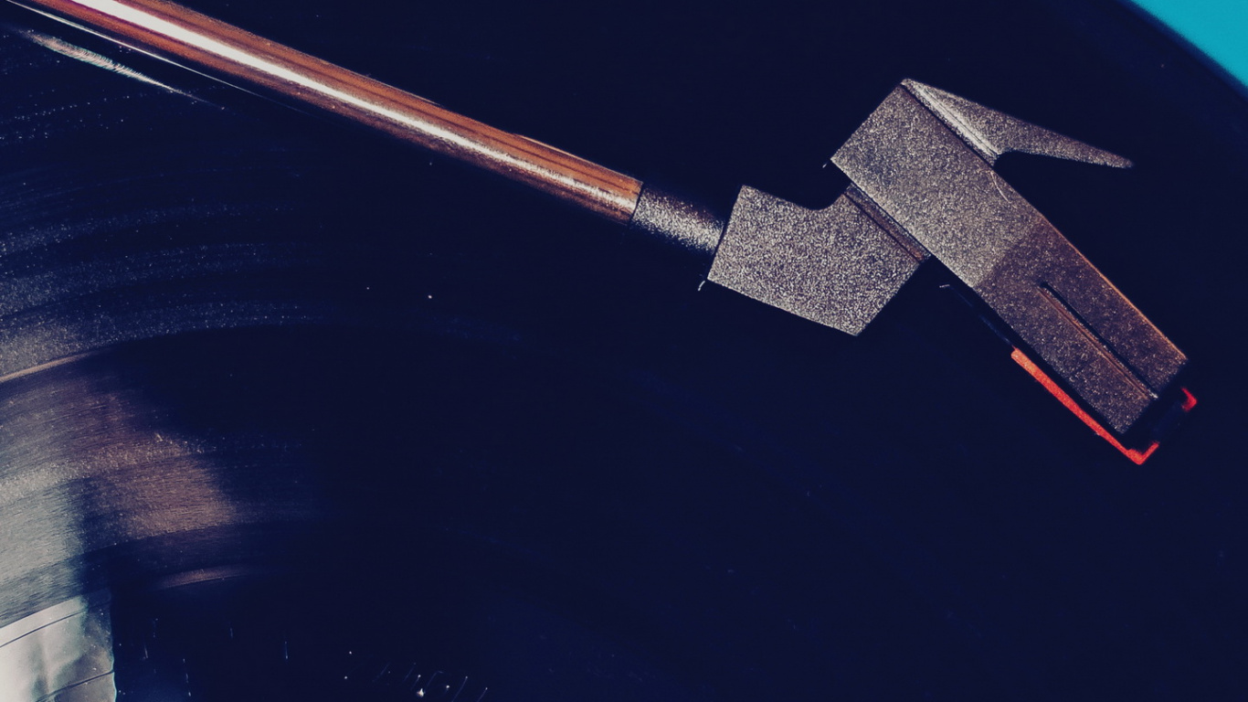 Обои постер, капюшон, грампластинка, материальное свойство, автомобильные шины в разрешении 1366x768