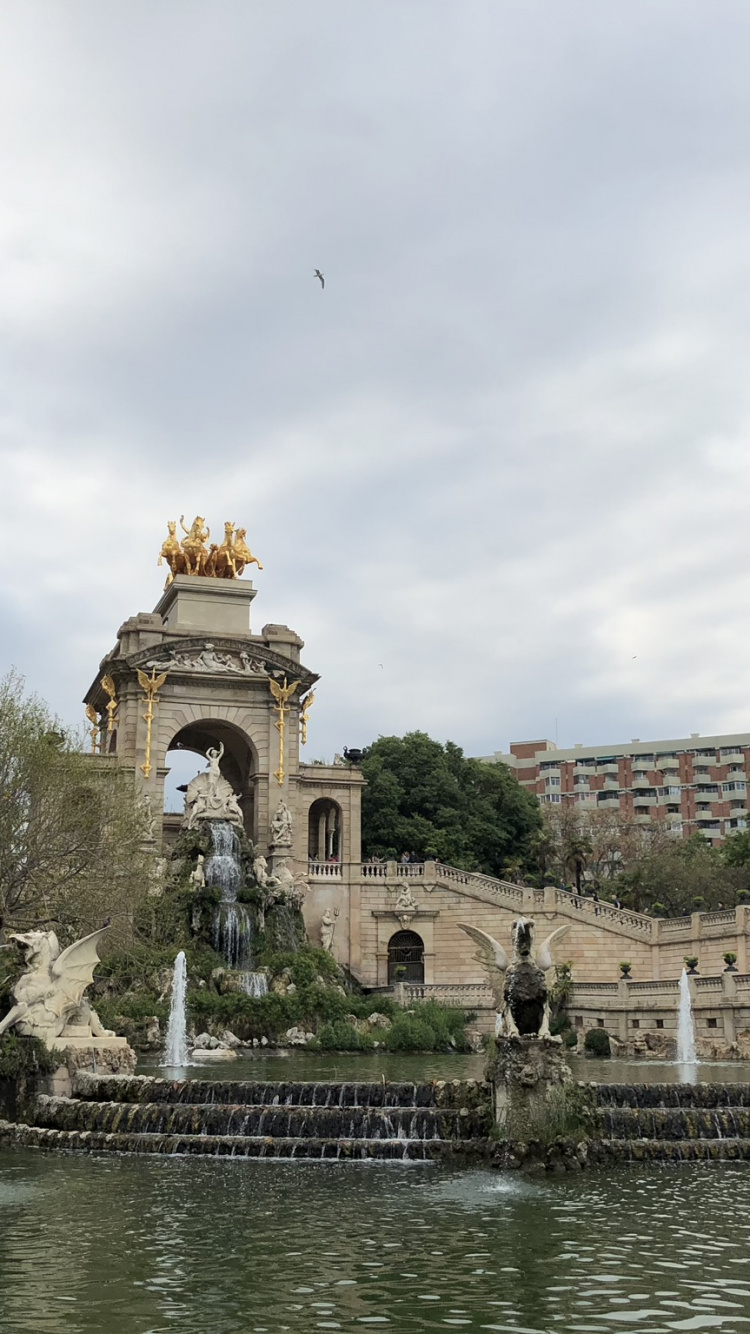 Обои Парк Цитадели, вода, достопримечательность, туризм, пальмовые рощи в разрешении 750x1334