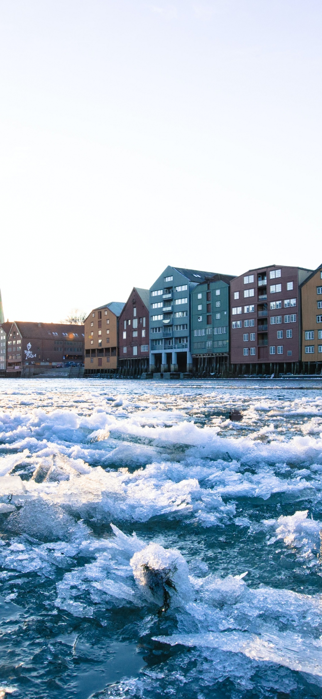 Обои Трондхайм, иностранный эксет, вода, здание, облако в разрешении 1125x2436