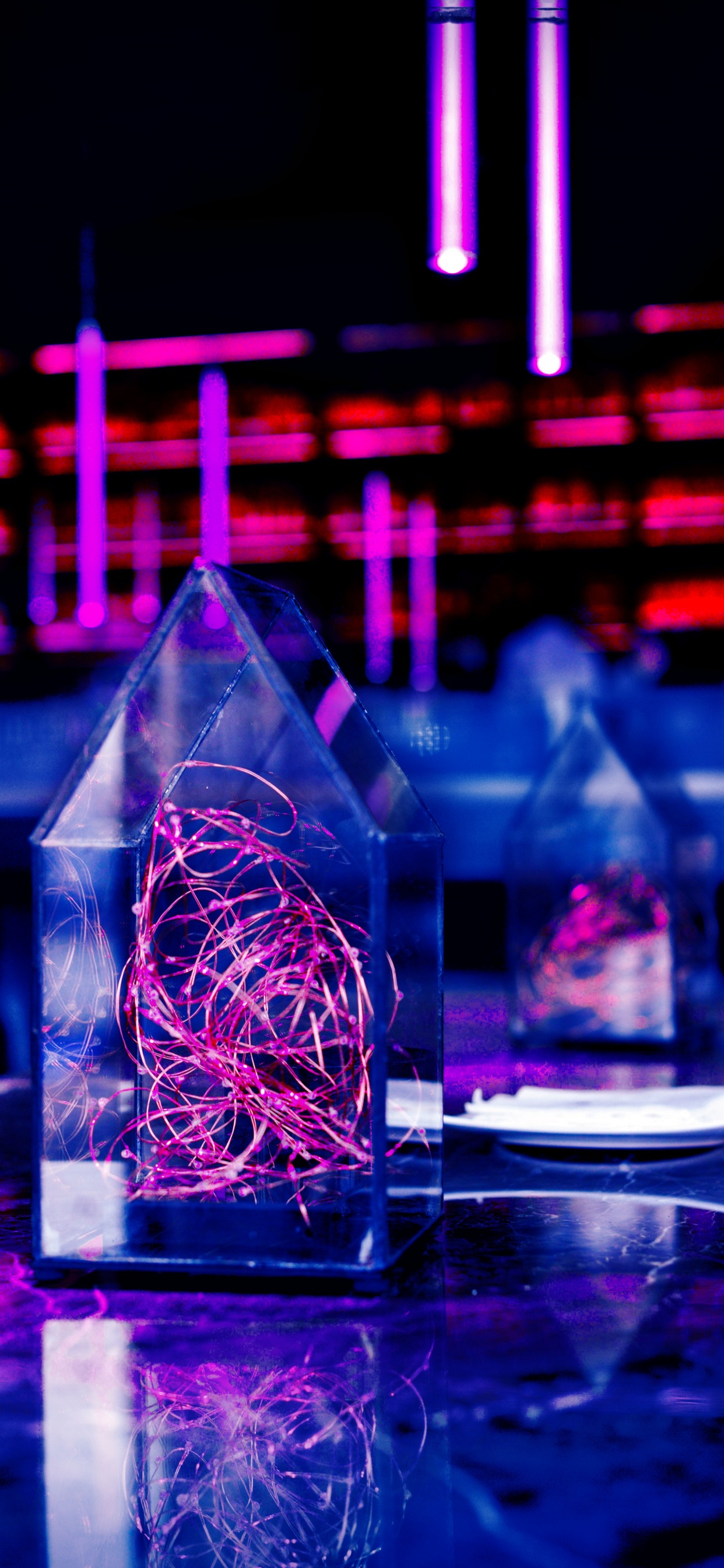 Обои вода, пурпур, Фиолетовый, свет, синий в разрешении 1242x2688