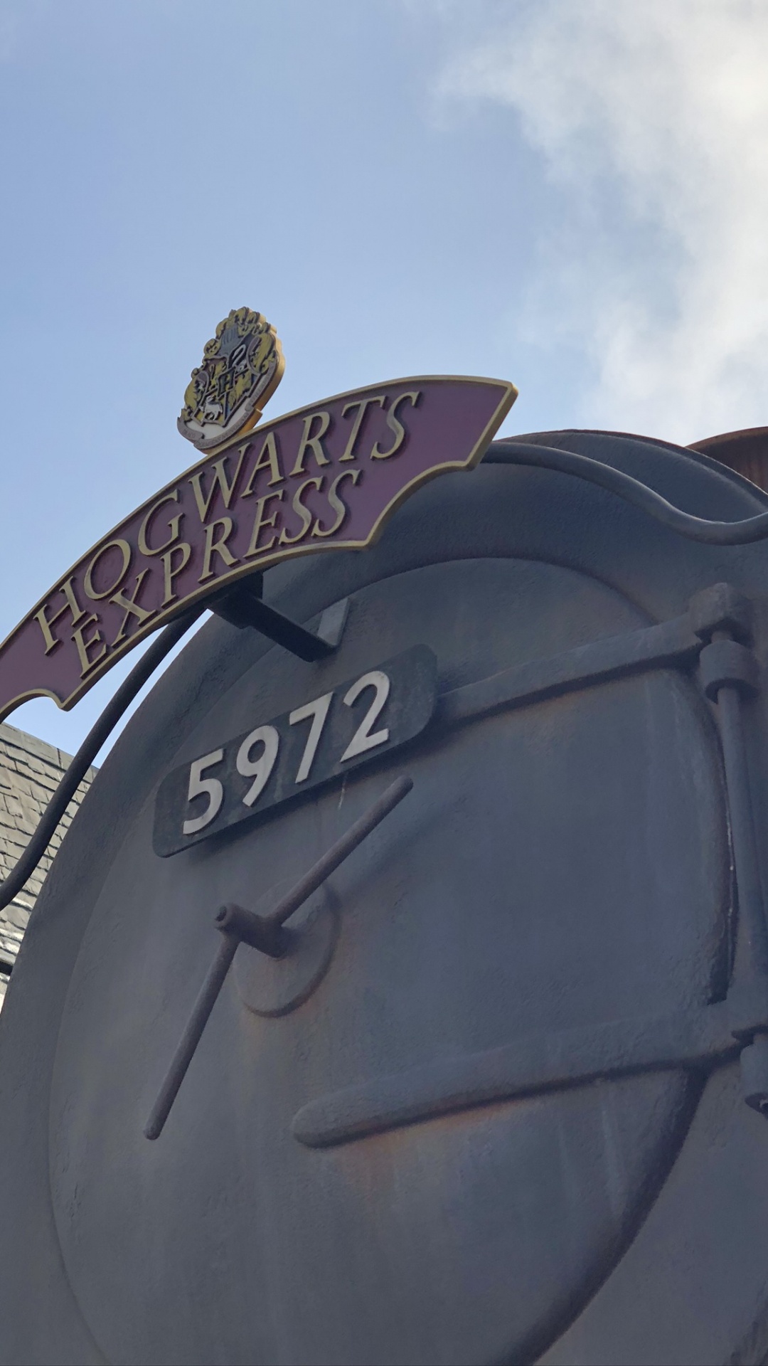 Обои вывеска, символ, знак, эмблема в разрешении 1080x1920