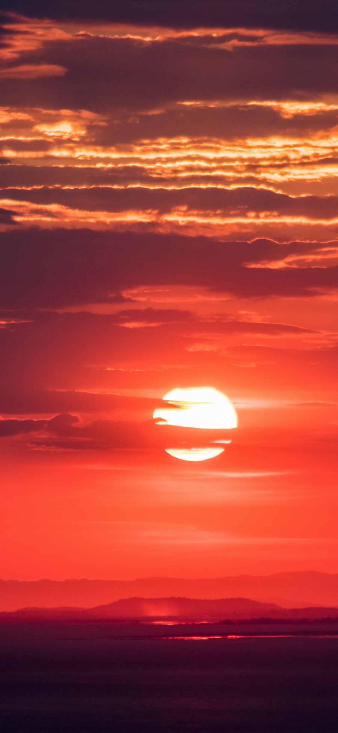 Обои закат, послесвечение, горизонт, восход солнца, солнце в разрешении 1125x2436