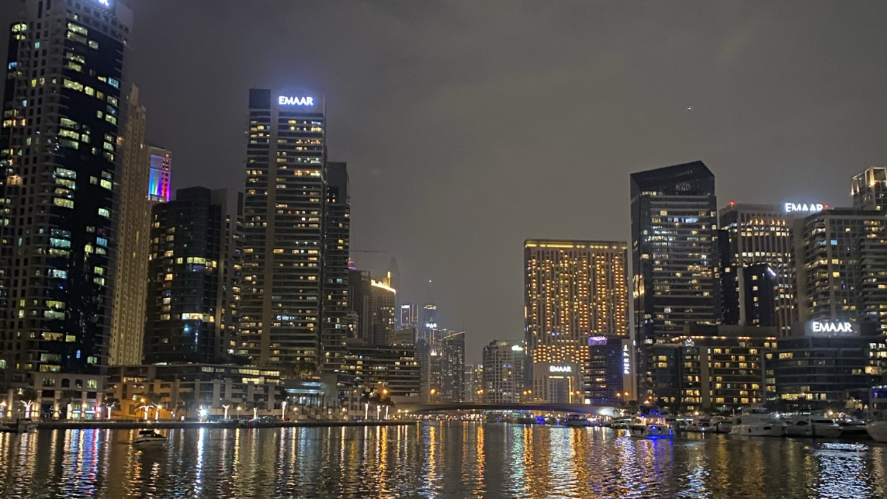 Обои Дубай, городской пейзаж, башня, ночь, отражение в разрешении 1280x720