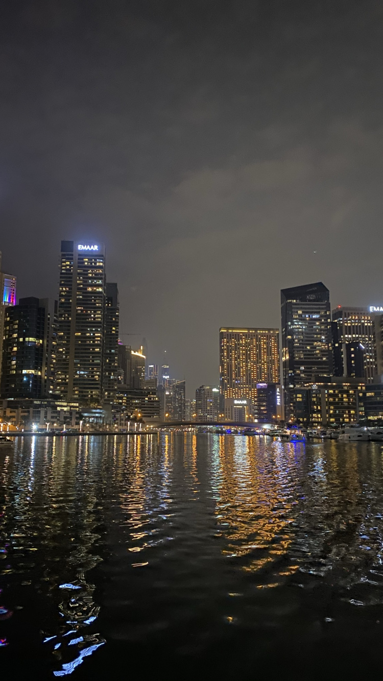 Обои Дубай, городской пейзаж, башня, ночь, отражение в разрешении 750x1334